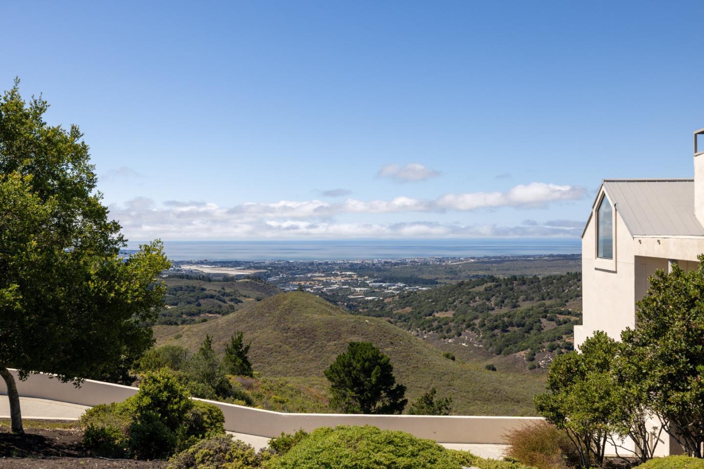 Detail Gallery Image 7 of 54 For 10450 Saddle Rd, Monterey,  CA 93940 - 3 Beds | 2/1 Baths