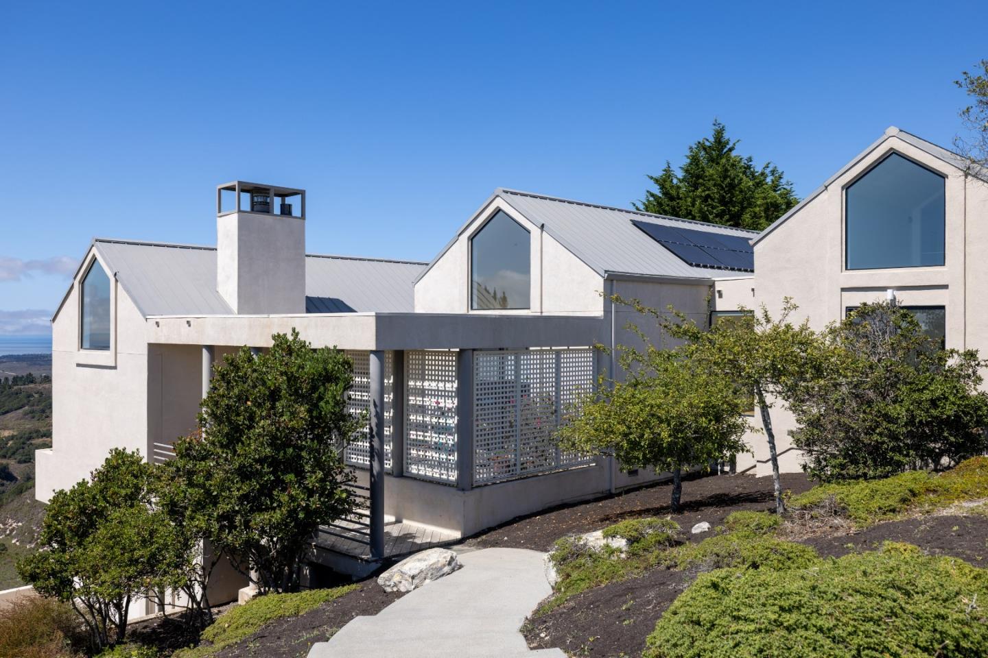 Detail Gallery Image 9 of 54 For 10450 Saddle Rd, Monterey,  CA 93940 - 3 Beds | 2/1 Baths