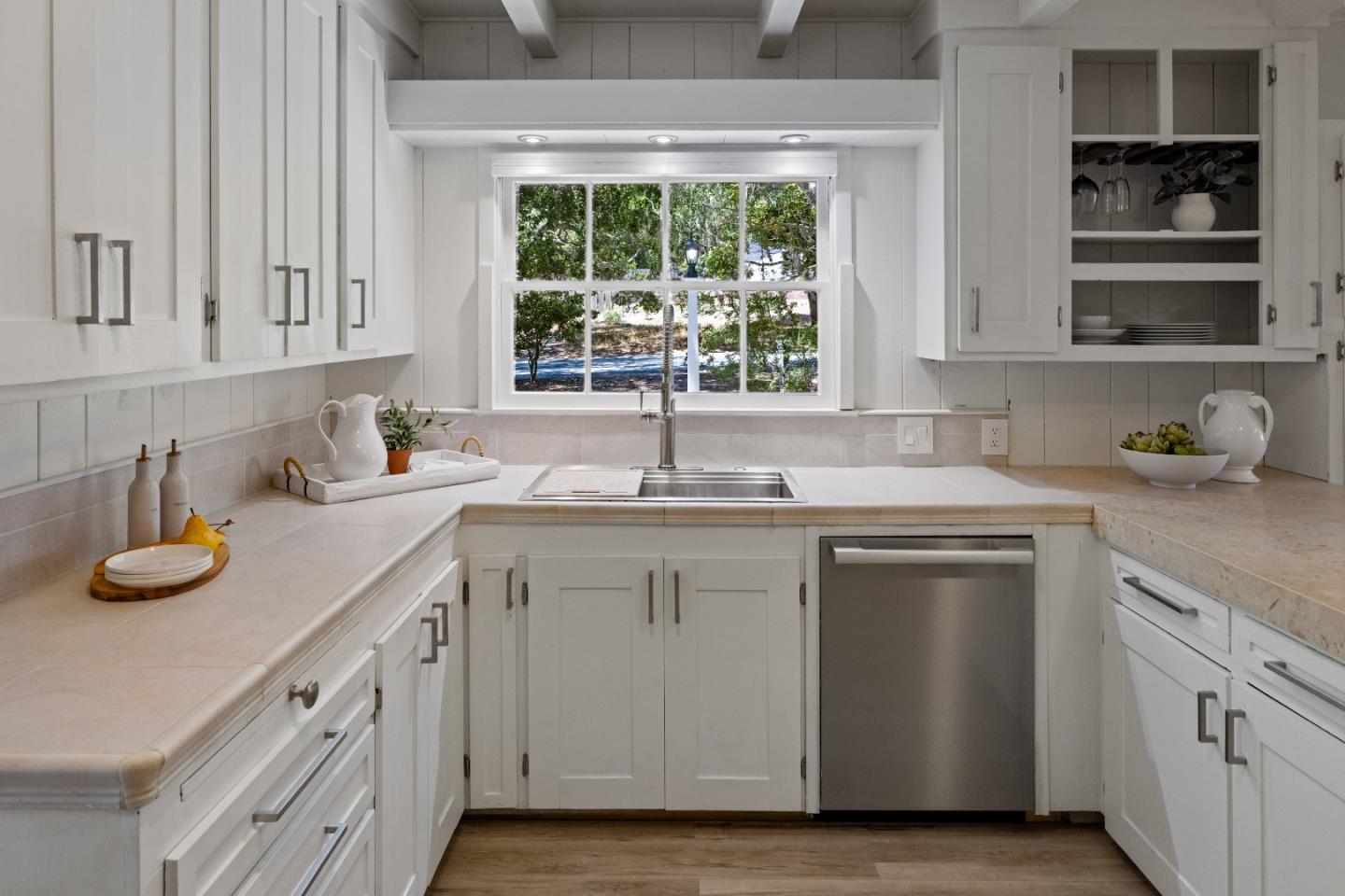 Detail Gallery Image 9 of 24 For 25905 Junipero Ave, Carmel,  CA 93923 - 4 Beds | 2 Baths