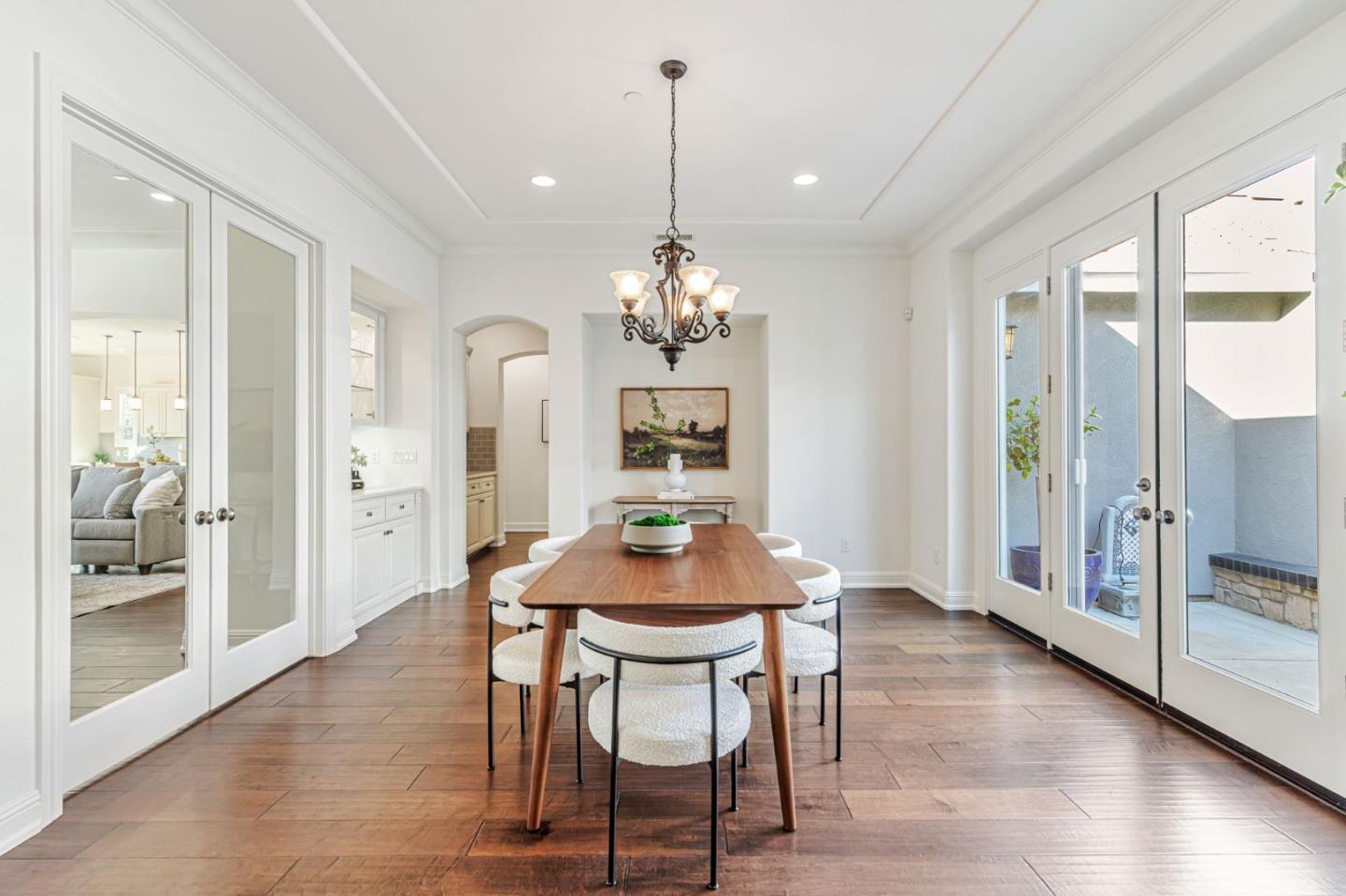 Detail Gallery Image 14 of 70 For 325 Peebles Ave, Morgan Hill,  CA 95037 - 5 Beds | 3/1 Baths