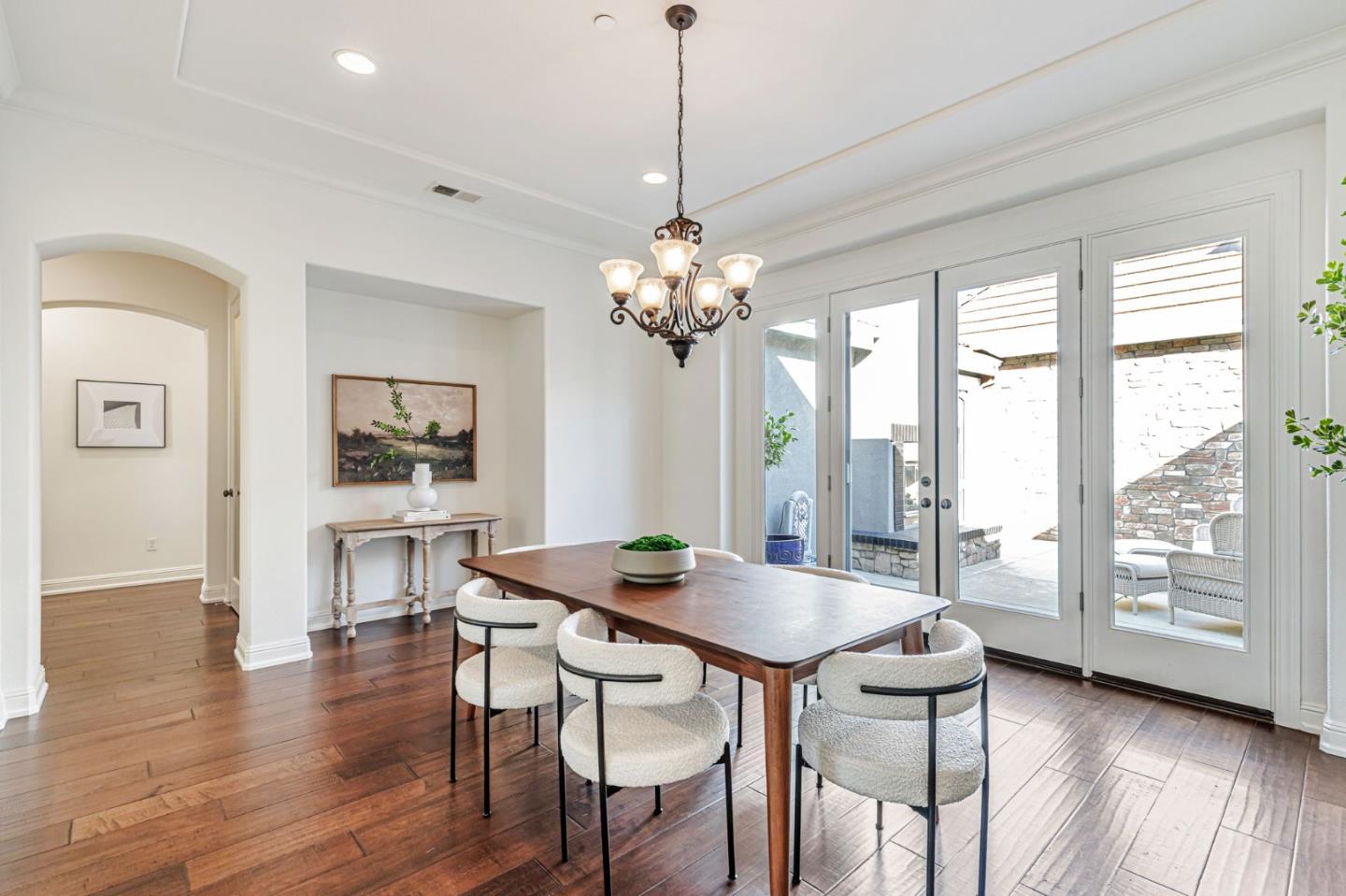 Detail Gallery Image 15 of 70 For 325 Peebles Ave, Morgan Hill,  CA 95037 - 5 Beds | 3/1 Baths