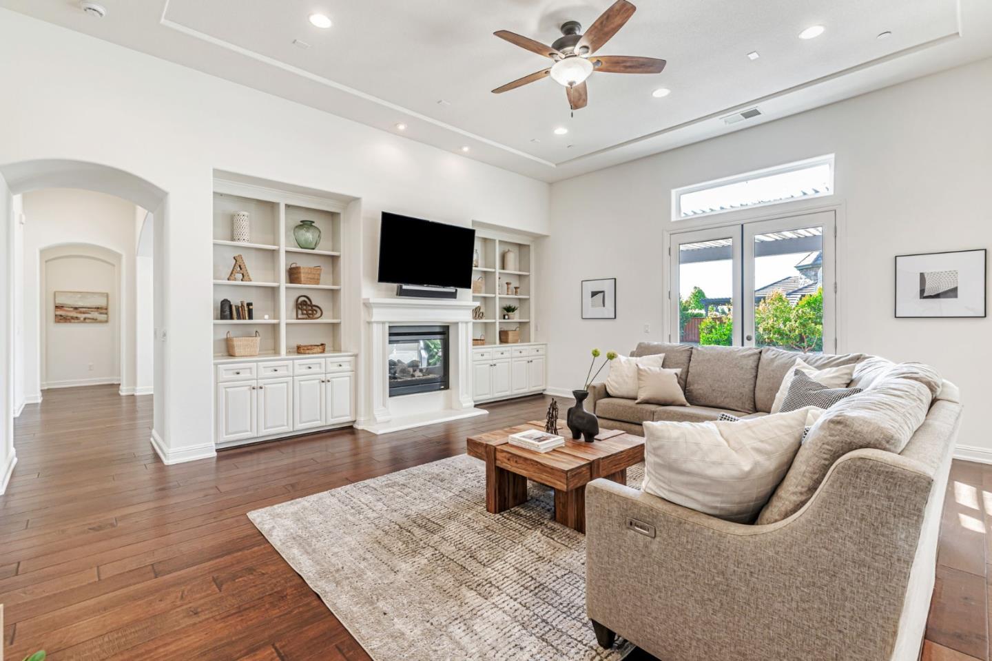 Detail Gallery Image 18 of 70 For 325 Peebles Ave, Morgan Hill,  CA 95037 - 5 Beds | 3/1 Baths