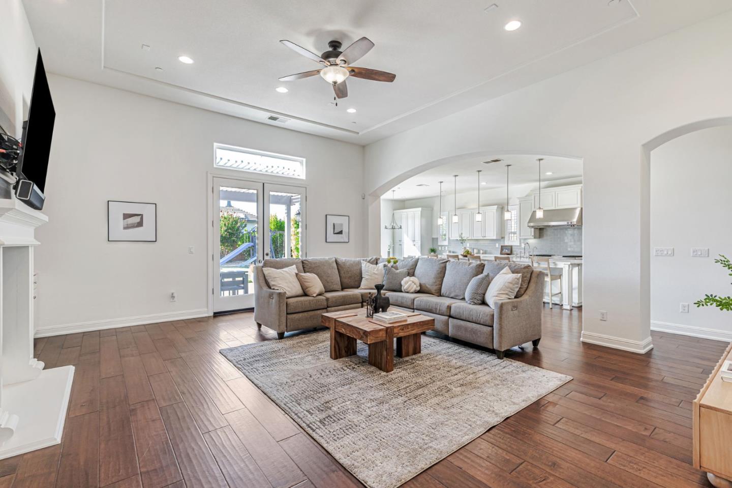 Detail Gallery Image 19 of 70 For 325 Peebles Ave, Morgan Hill,  CA 95037 - 5 Beds | 3/1 Baths