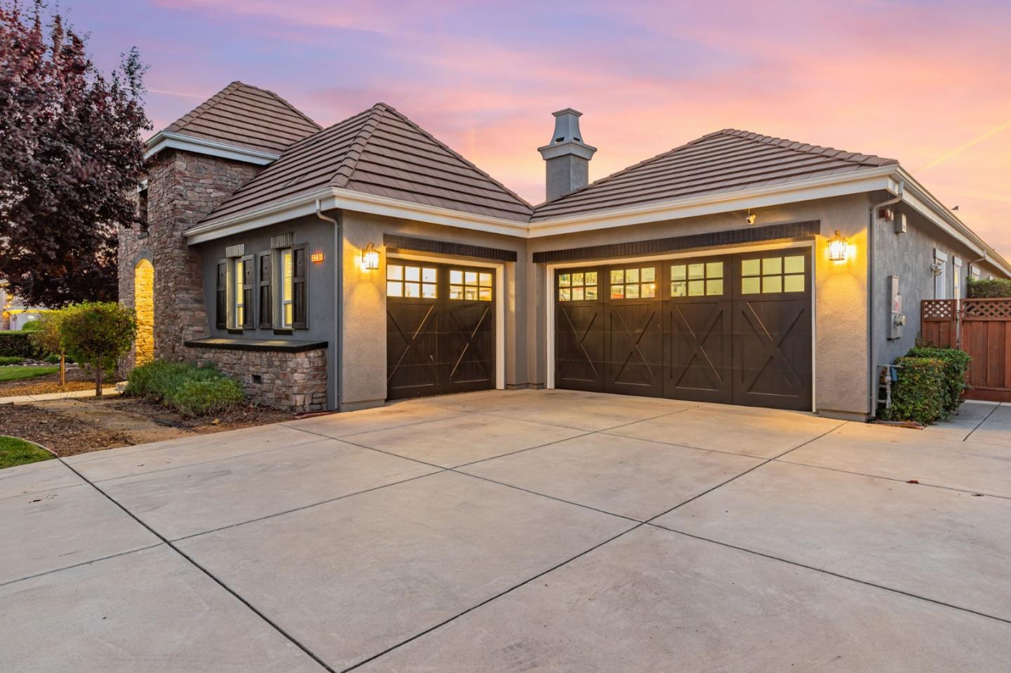 Detail Gallery Image 8 of 70 For 325 Peebles Ave, Morgan Hill,  CA 95037 - 5 Beds | 3/1 Baths
