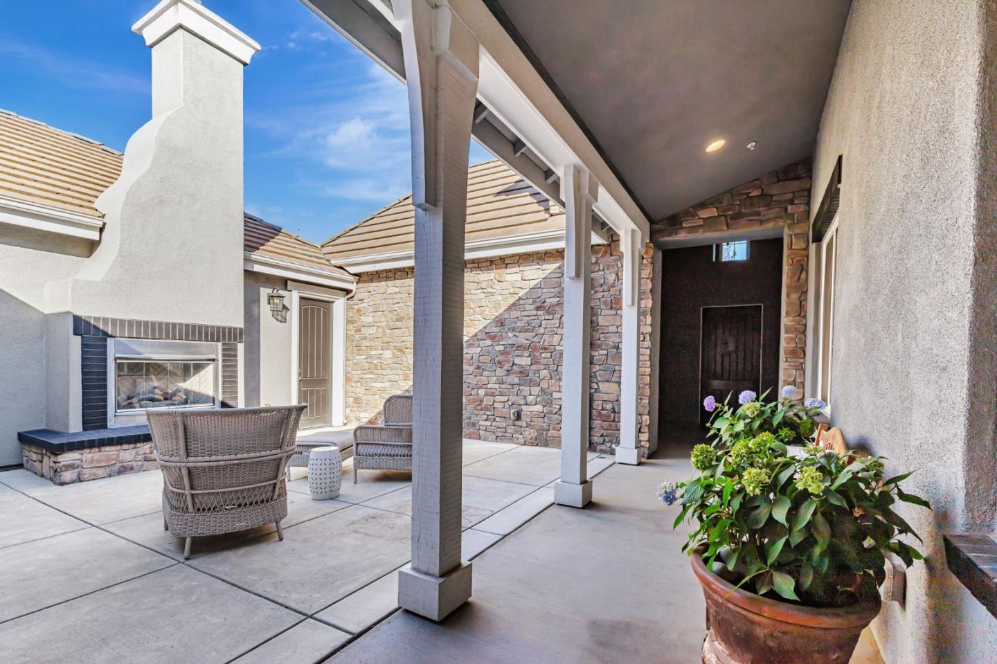 Detail Gallery Image 9 of 70 For 325 Peebles Ave, Morgan Hill,  CA 95037 - 5 Beds | 3/1 Baths