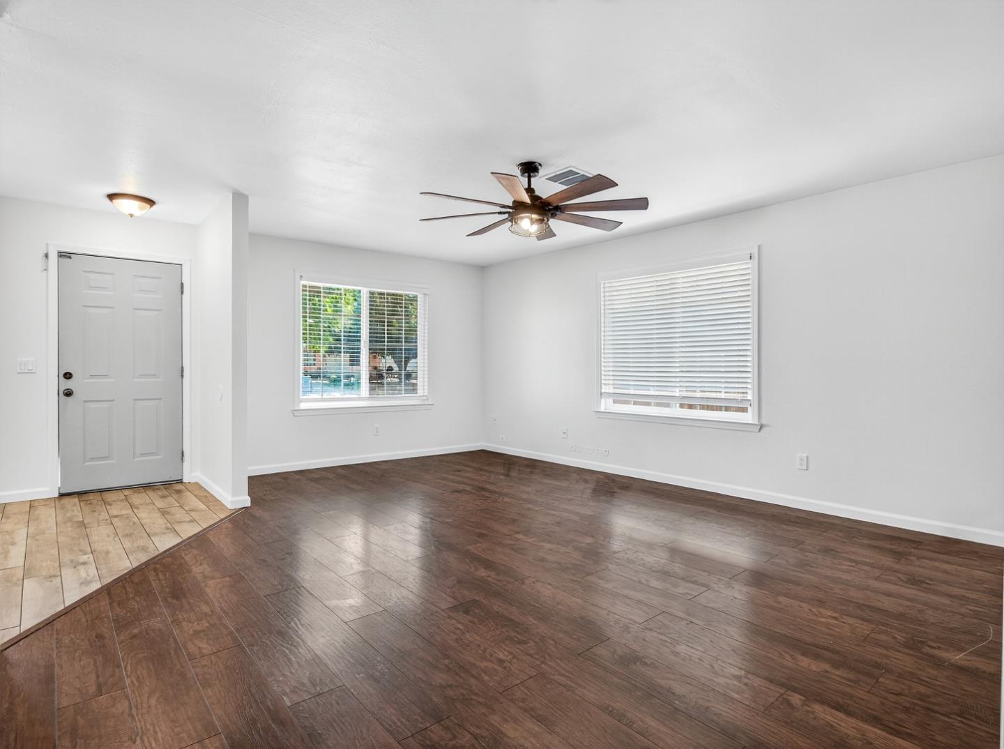 Detail Gallery Image 12 of 34 For 129 Kiwi St, Los Banos,  CA 93635 - 3 Beds | 1/1 Baths