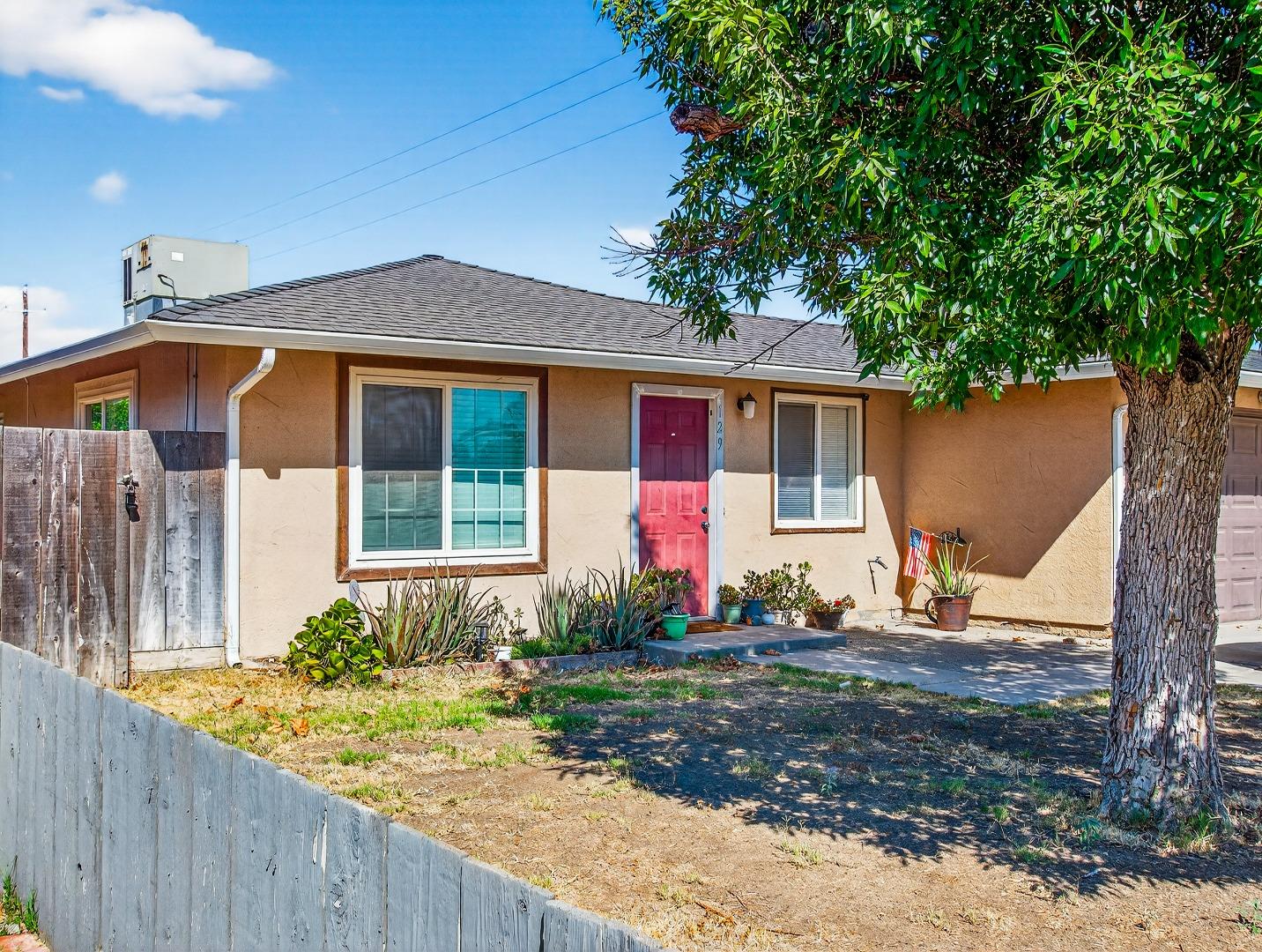 Detail Gallery Image 2 of 34 For 129 Kiwi St, Los Banos,  CA 93635 - 3 Beds | 1/1 Baths
