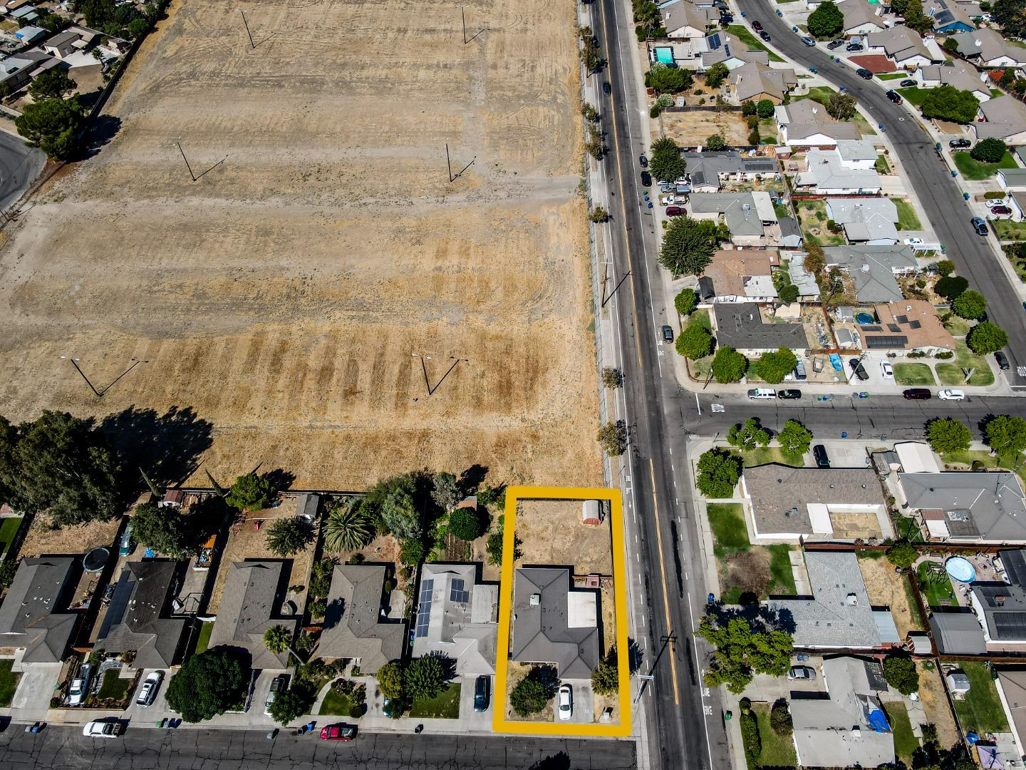 Detail Gallery Image 4 of 34 For 129 Kiwi St, Los Banos,  CA 93635 - 3 Beds | 1/1 Baths
