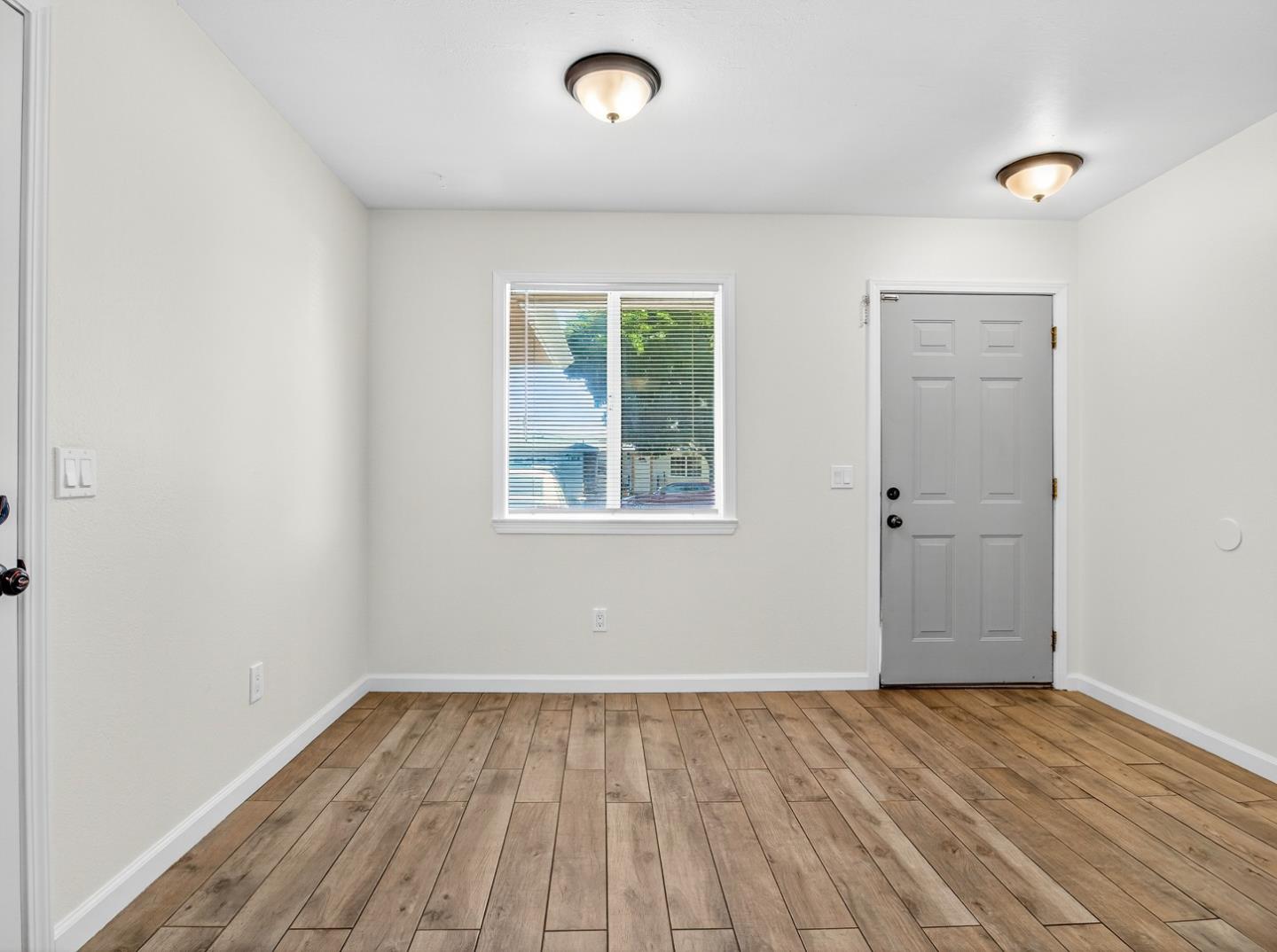 Detail Gallery Image 8 of 34 For 129 Kiwi St, Los Banos,  CA 93635 - 3 Beds | 1/1 Baths