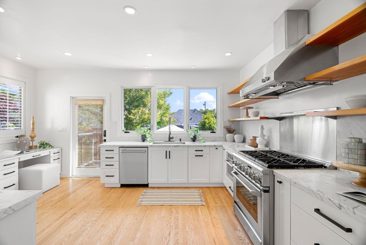 Detail Gallery Image 11 of 39 For 1223 Rhus St, San Mateo,  CA 94402 - 2 Beds | 1 Baths