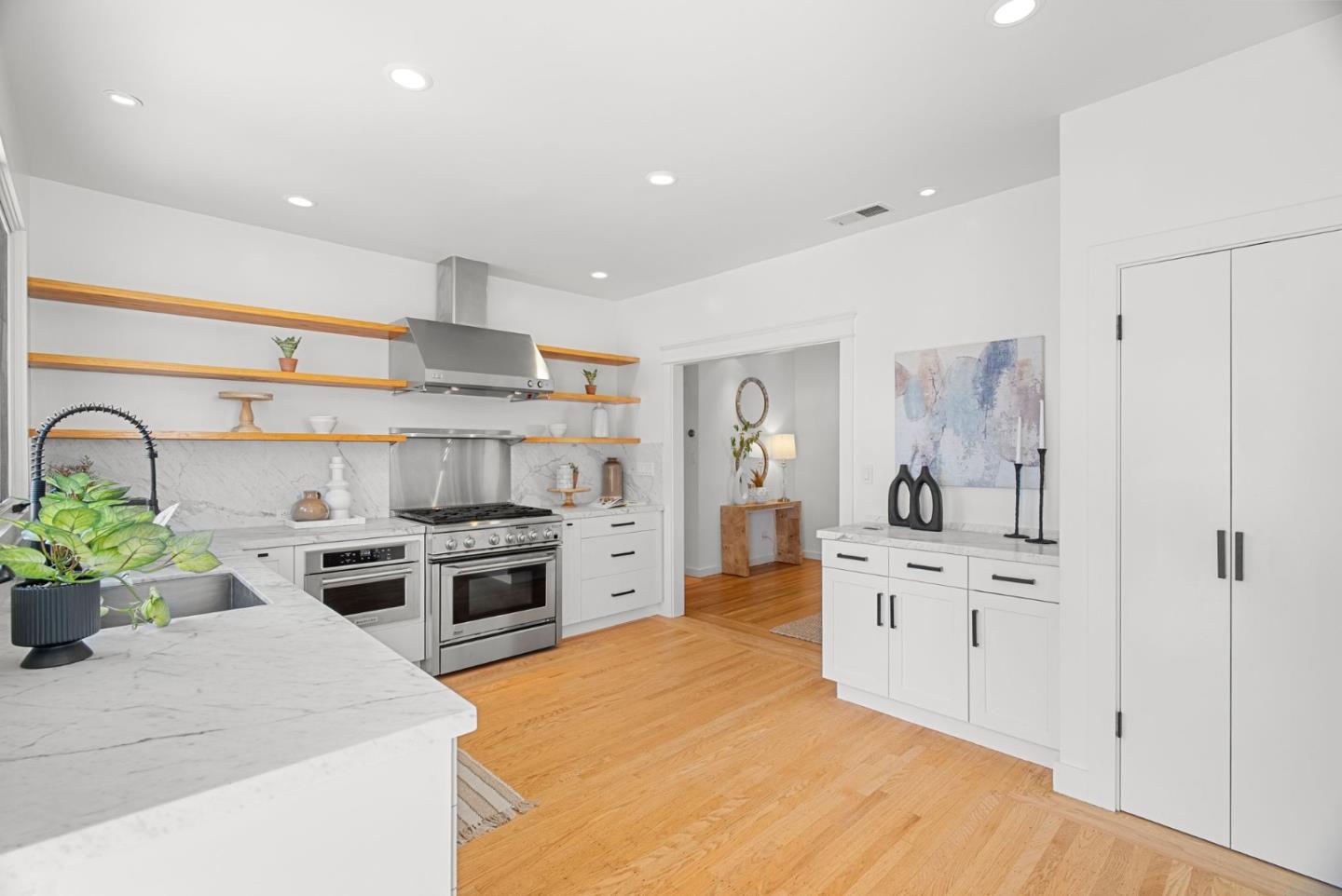 Detail Gallery Image 12 of 39 For 1223 Rhus St, San Mateo,  CA 94402 - 2 Beds | 1 Baths