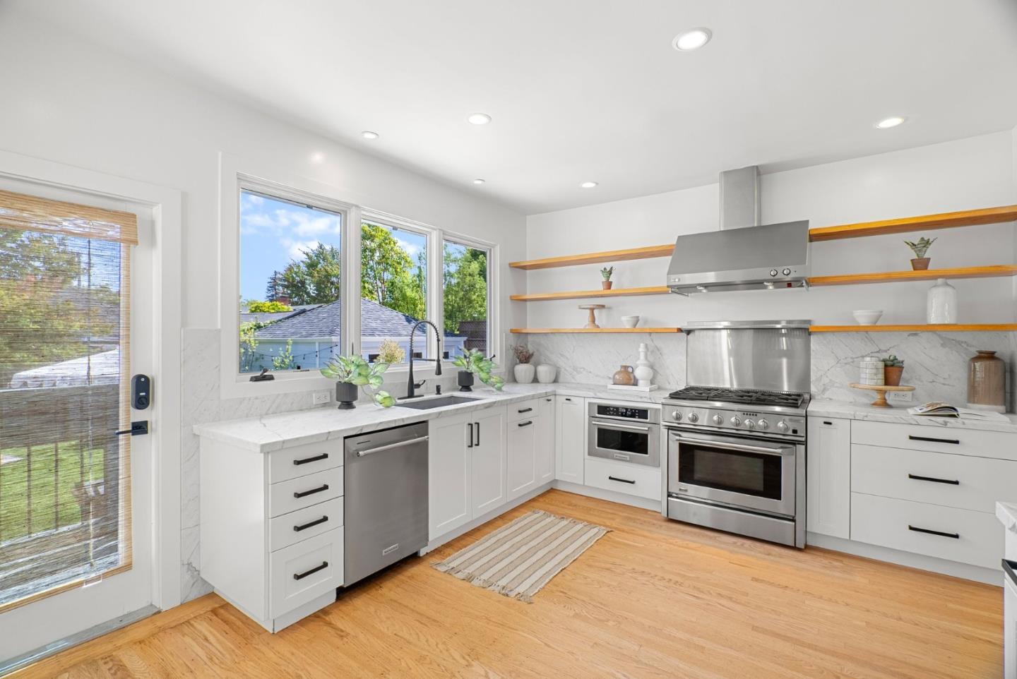 Detail Gallery Image 13 of 39 For 1223 Rhus St, San Mateo,  CA 94402 - 2 Beds | 1 Baths