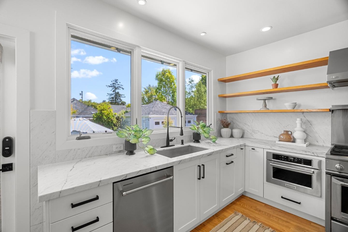 Detail Gallery Image 14 of 39 For 1223 Rhus St, San Mateo,  CA 94402 - 2 Beds | 1 Baths