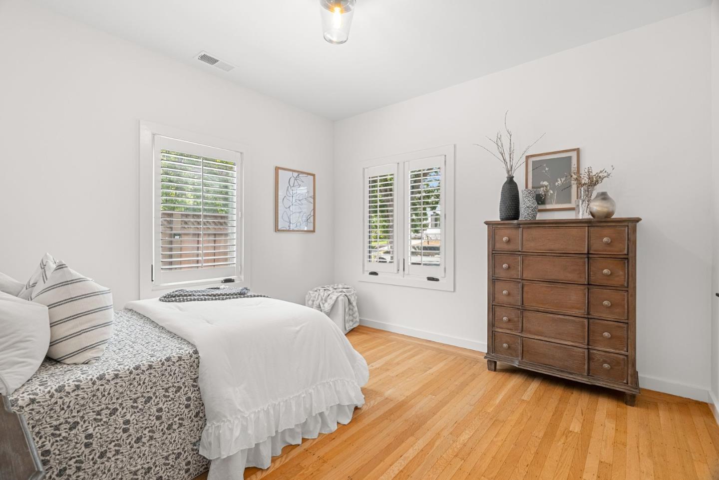 Detail Gallery Image 18 of 39 For 1223 Rhus St, San Mateo,  CA 94402 - 2 Beds | 1 Baths