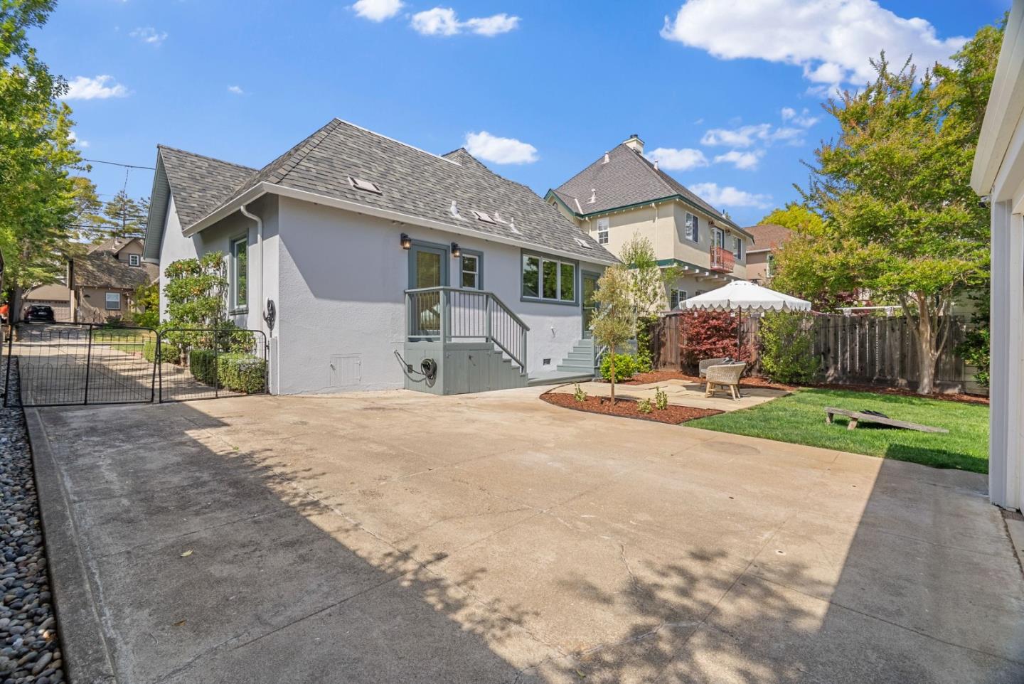 Detail Gallery Image 24 of 39 For 1223 Rhus St, San Mateo,  CA 94402 - 2 Beds | 1 Baths