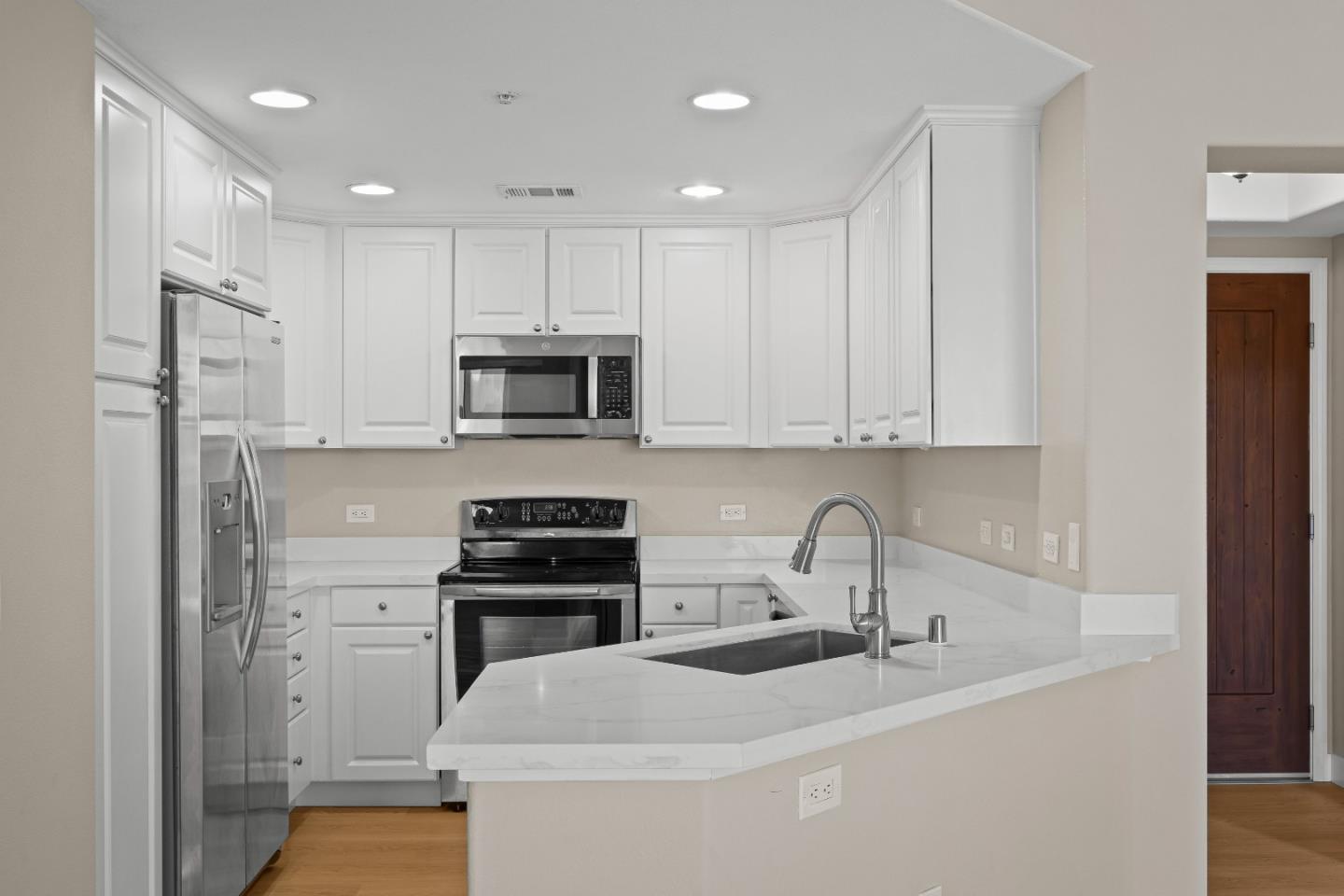 Detail Gallery Image 2 of 30 For 809 Auzerais Ave #429,  San Jose,  CA 95126 - 2 Beds | 2 Baths