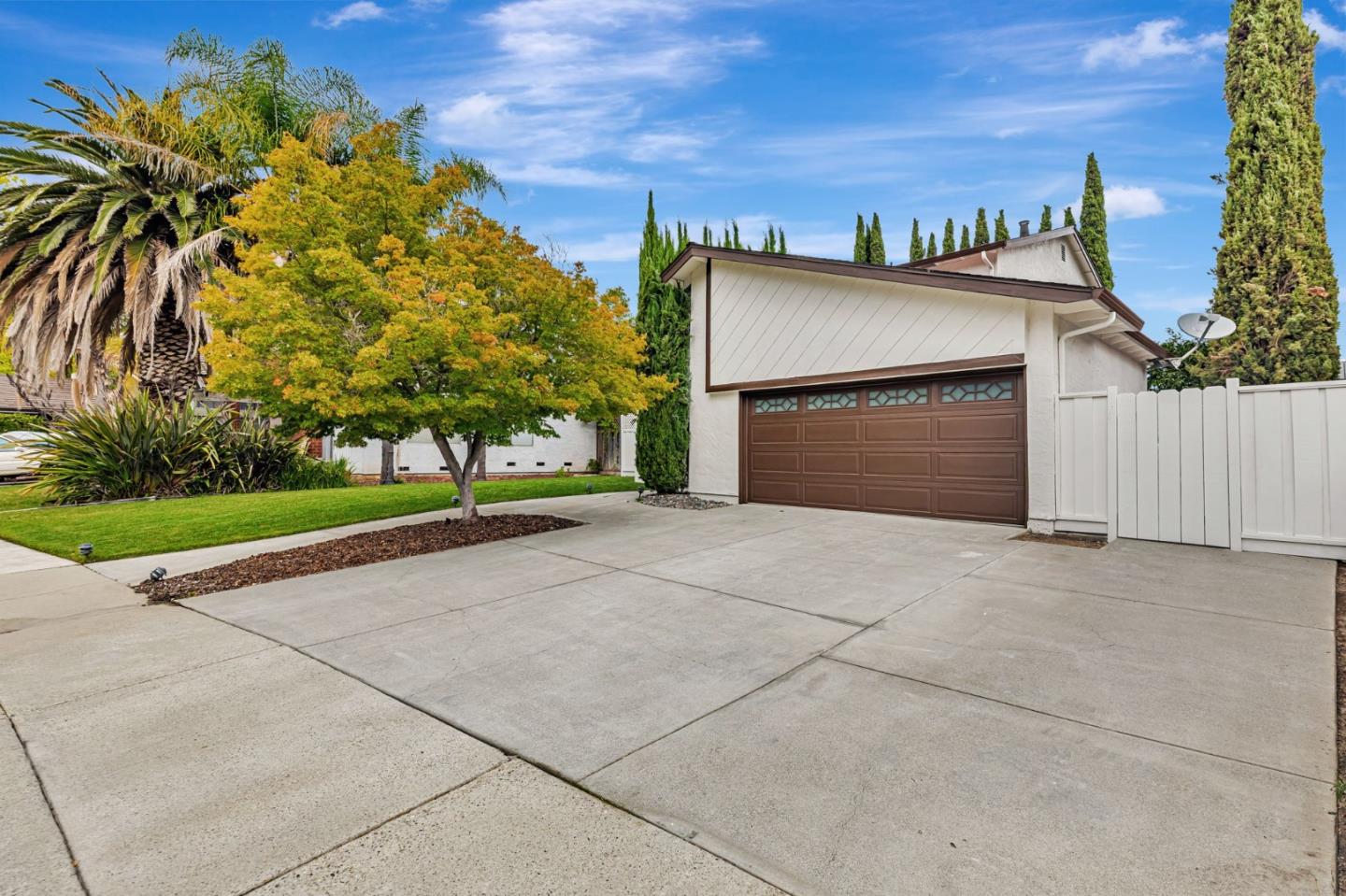 Detail Gallery Image 4 of 71 For 6441 Cottle Rd, San Jose,  CA 95123 - 4 Beds | 2/1 Baths