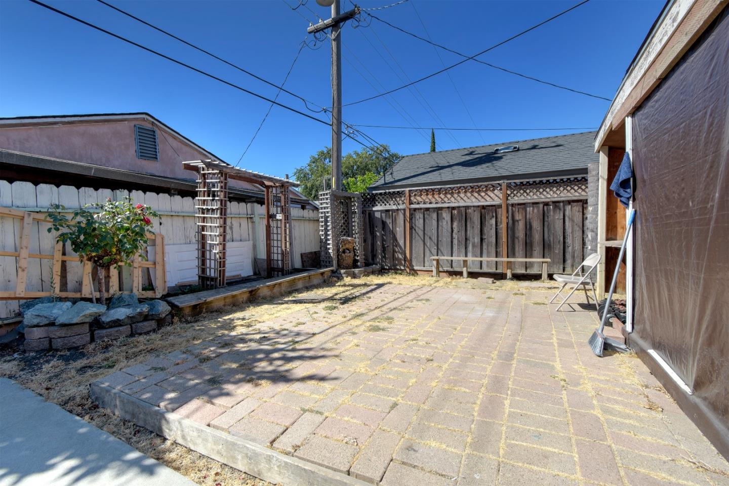 Detail Gallery Image 9 of 17 For 2428 Barlow Ave, San Jose,  CA 95122 - 3 Beds | 2 Baths