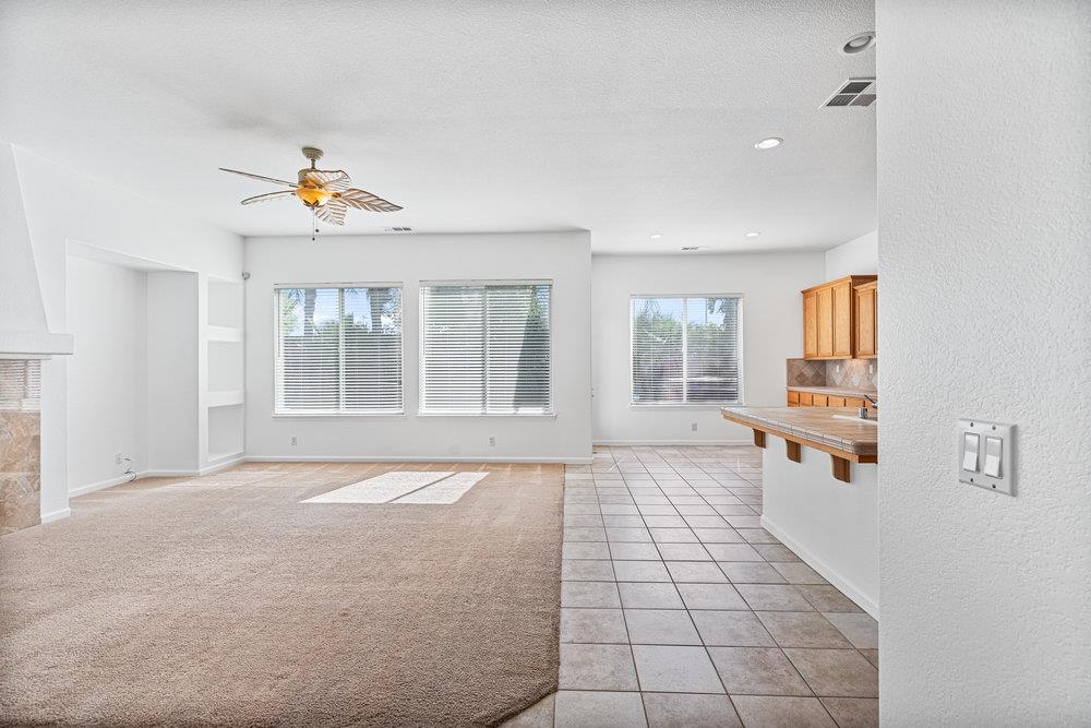 Detail Gallery Image 11 of 47 For 256 Murano St, Los Banos,  CA 93635 - 4 Beds | 2 Baths