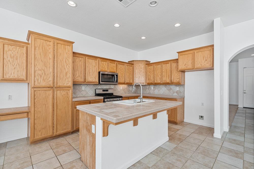 Detail Gallery Image 17 of 47 For 256 Murano St, Los Banos,  CA 93635 - 4 Beds | 2 Baths
