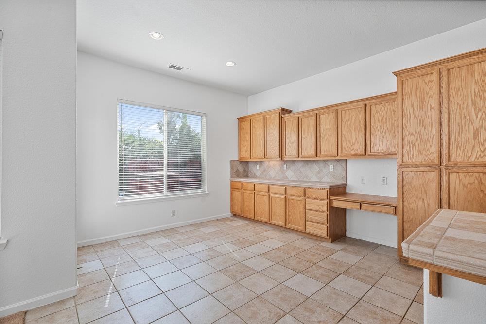 Detail Gallery Image 18 of 47 For 256 Murano St, Los Banos,  CA 93635 - 4 Beds | 2 Baths