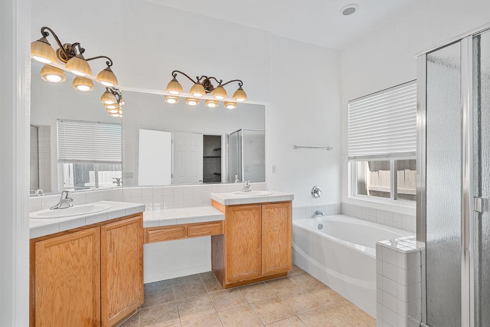 Detail Gallery Image 24 of 47 For 256 Murano St, Los Banos,  CA 93635 - 4 Beds | 2 Baths