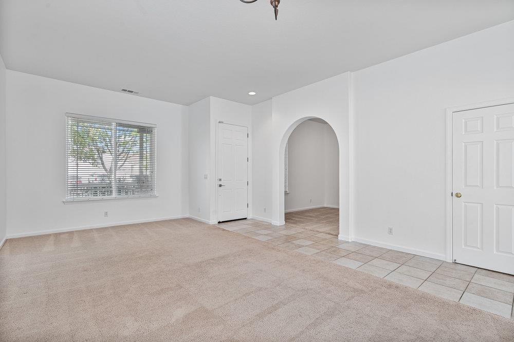 Detail Gallery Image 6 of 47 For 256 Murano St, Los Banos,  CA 93635 - 4 Beds | 2 Baths