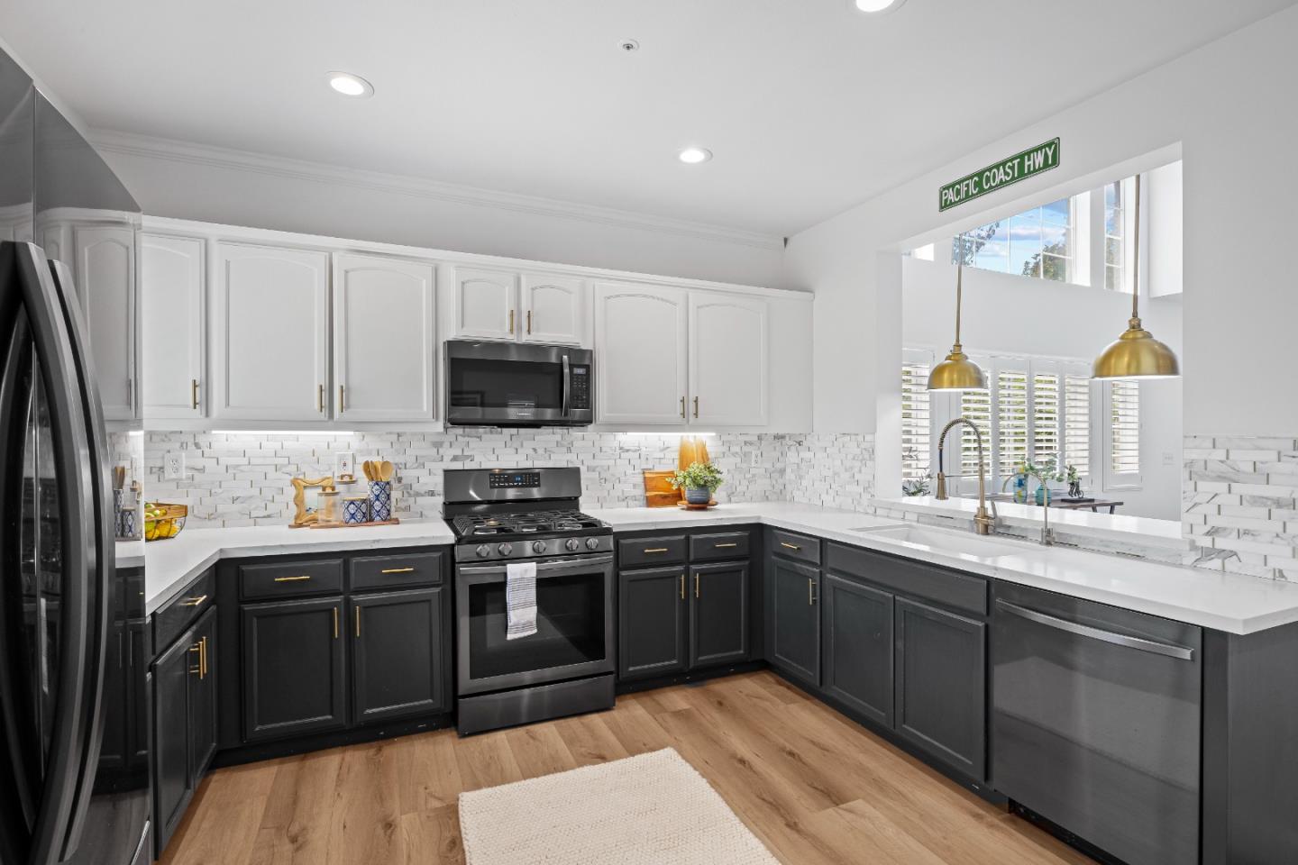 Detail Gallery Image 21 of 59 For 25365 Jasmine Ct, Salinas,  CA 93908 - 3 Beds | 2/1 Baths