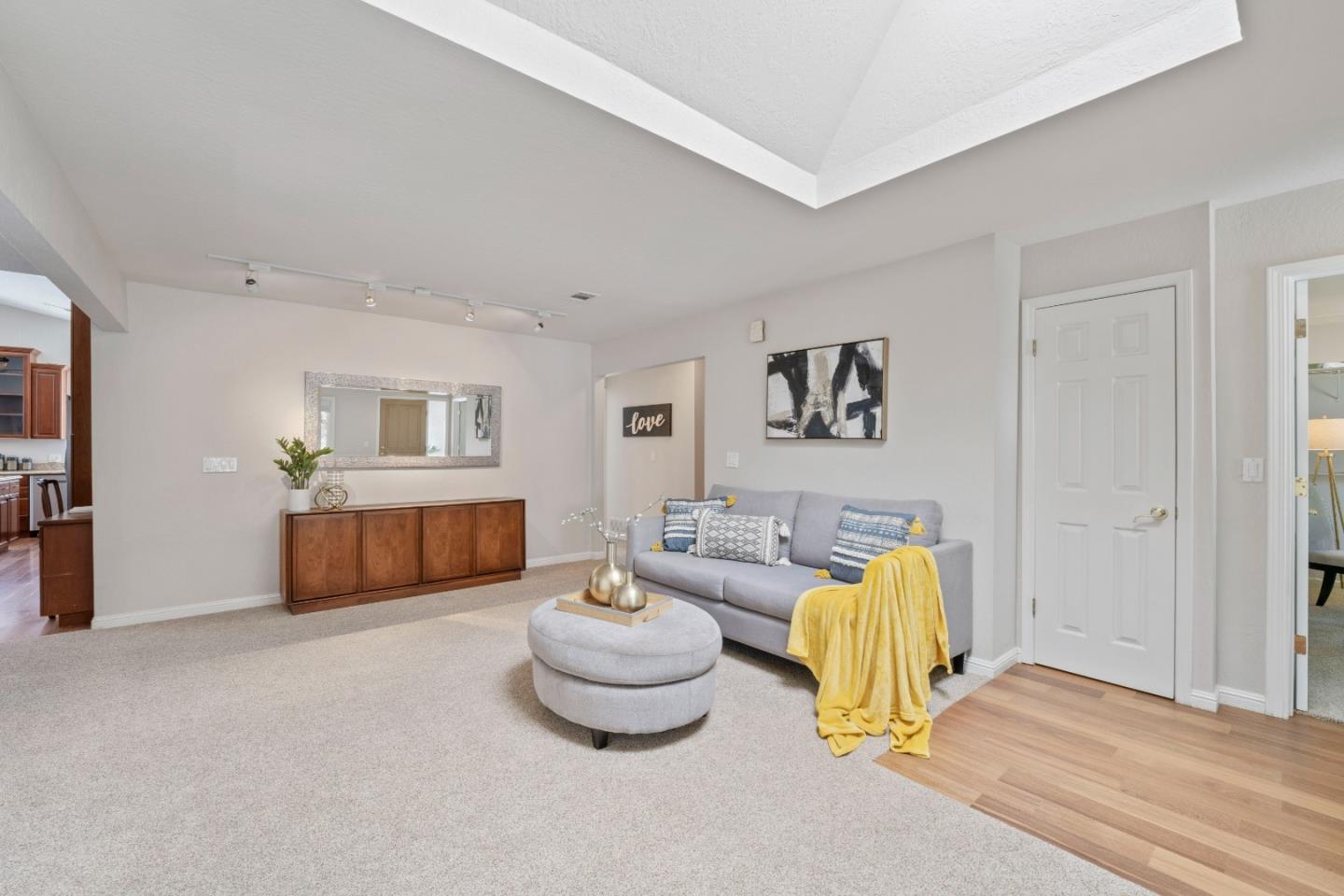 Detail Gallery Image 10 of 43 For 708 Blackfoot Ct, San Jose,  CA 95123 - 4 Beds | 2/1 Baths
