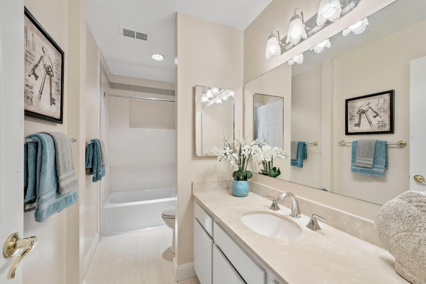 Detail Gallery Image 16 of 43 For 708 Blackfoot Ct, San Jose,  CA 95123 - 4 Beds | 2/1 Baths