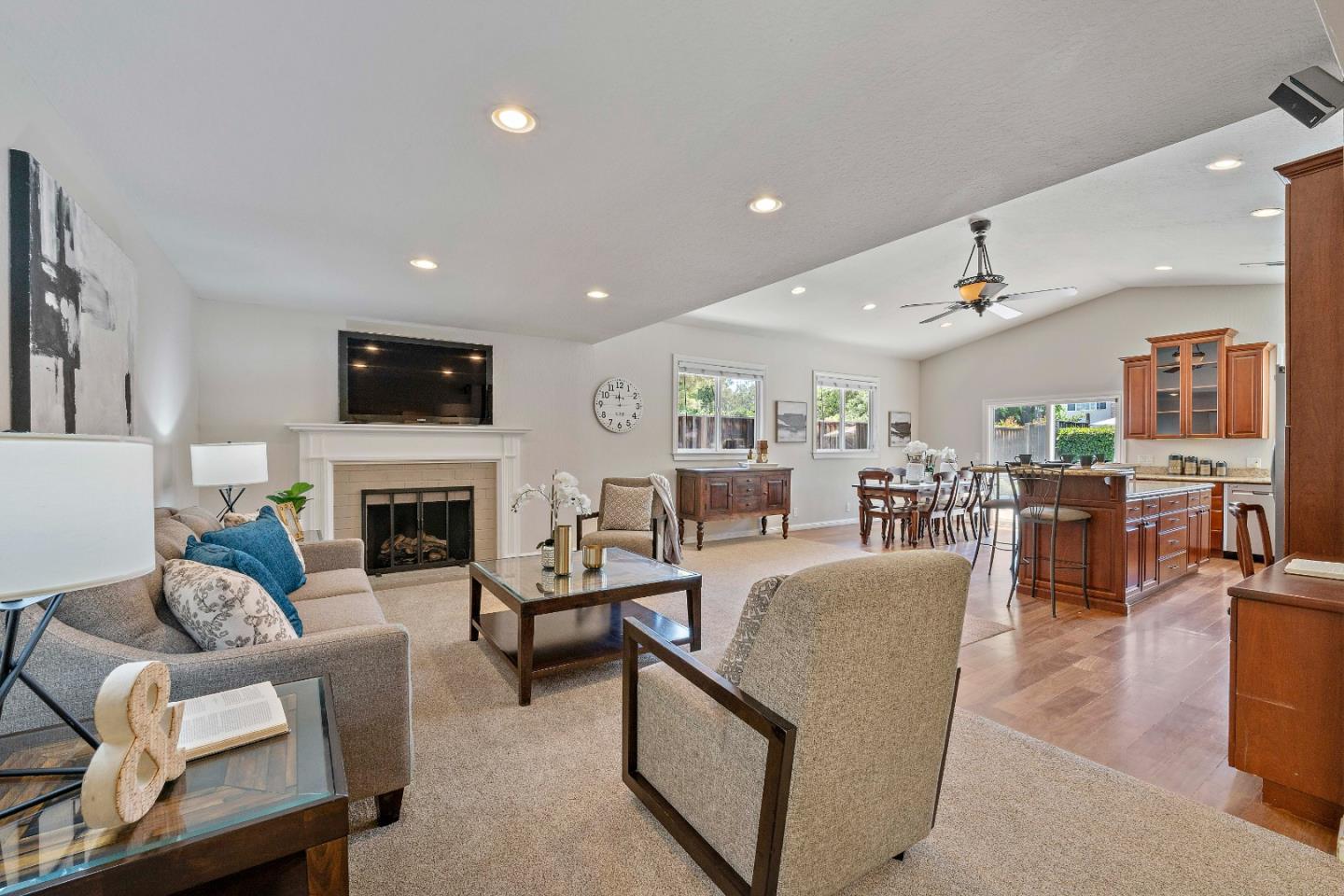 Detail Gallery Image 25 of 43 For 708 Blackfoot Ct, San Jose,  CA 95123 - 4 Beds | 2/1 Baths
