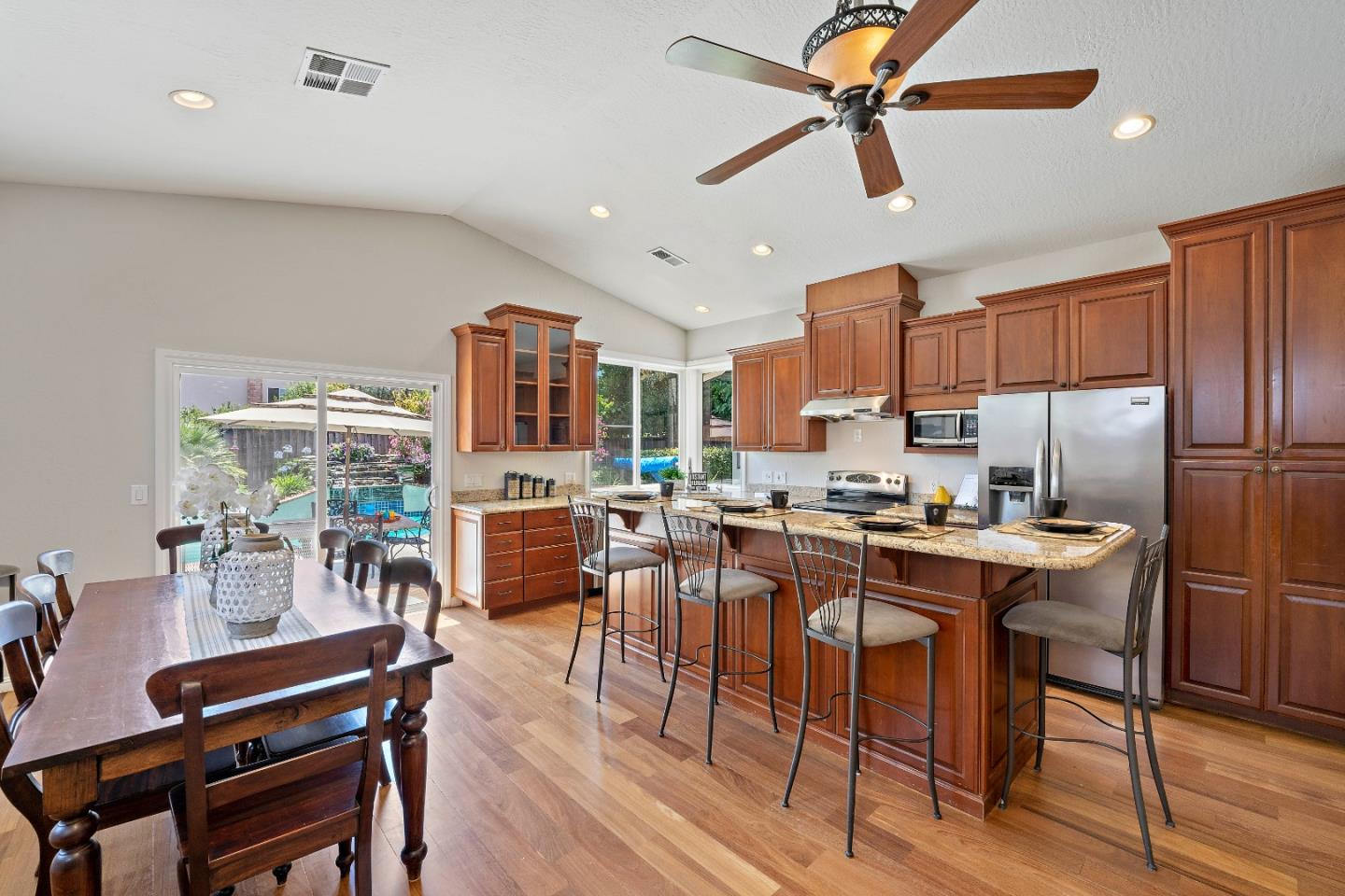 Detail Gallery Image 28 of 43 For 708 Blackfoot Ct, San Jose,  CA 95123 - 4 Beds | 2/1 Baths