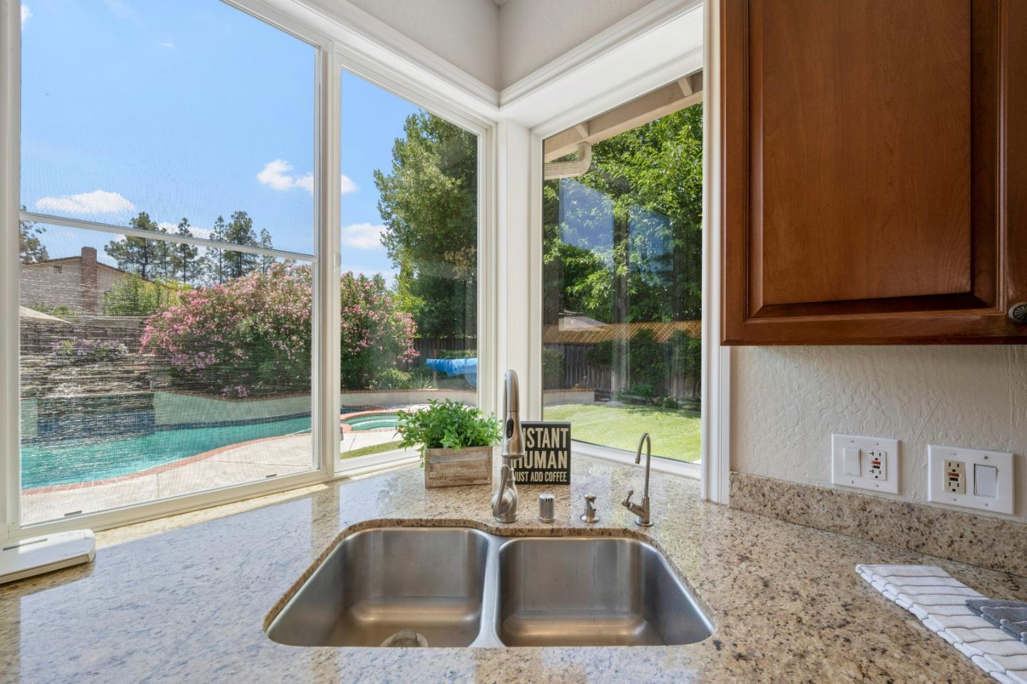 Detail Gallery Image 29 of 43 For 708 Blackfoot Ct, San Jose,  CA 95123 - 4 Beds | 2/1 Baths