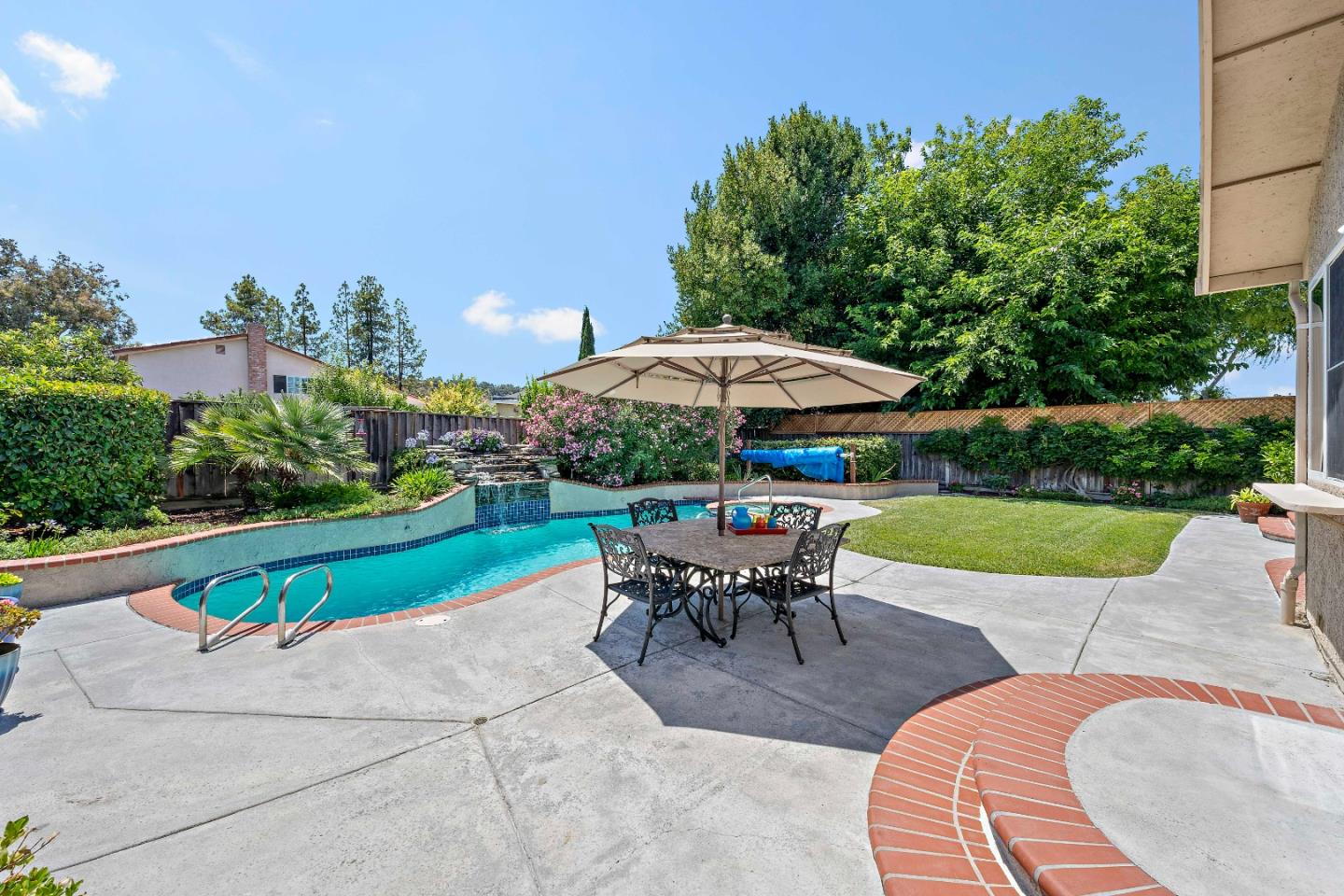 Detail Gallery Image 33 of 43 For 708 Blackfoot Ct, San Jose,  CA 95123 - 4 Beds | 2/1 Baths