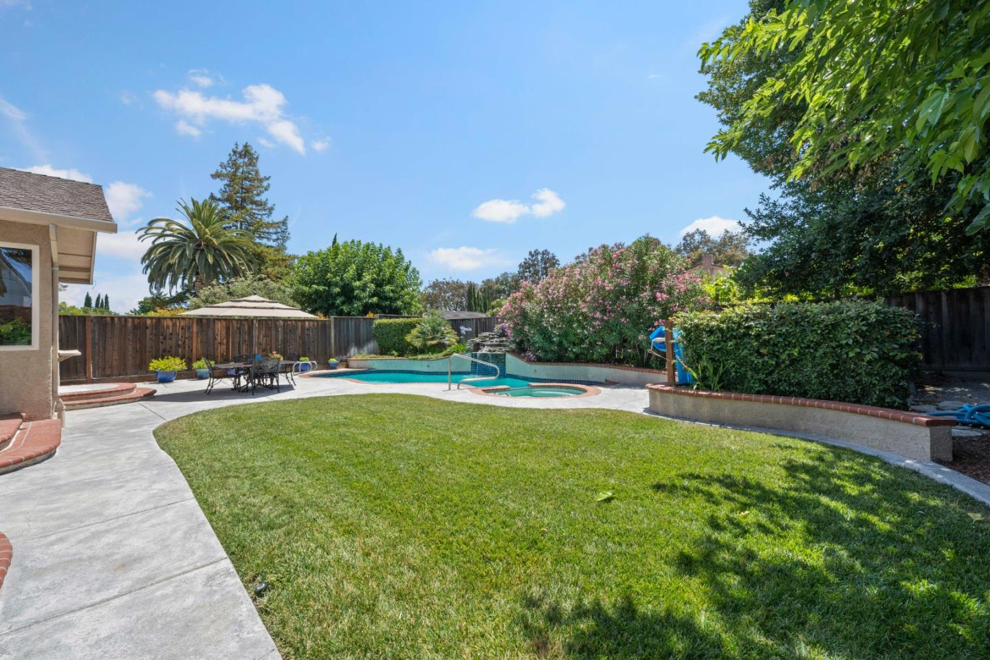 Detail Gallery Image 35 of 43 For 708 Blackfoot Ct, San Jose,  CA 95123 - 4 Beds | 2/1 Baths