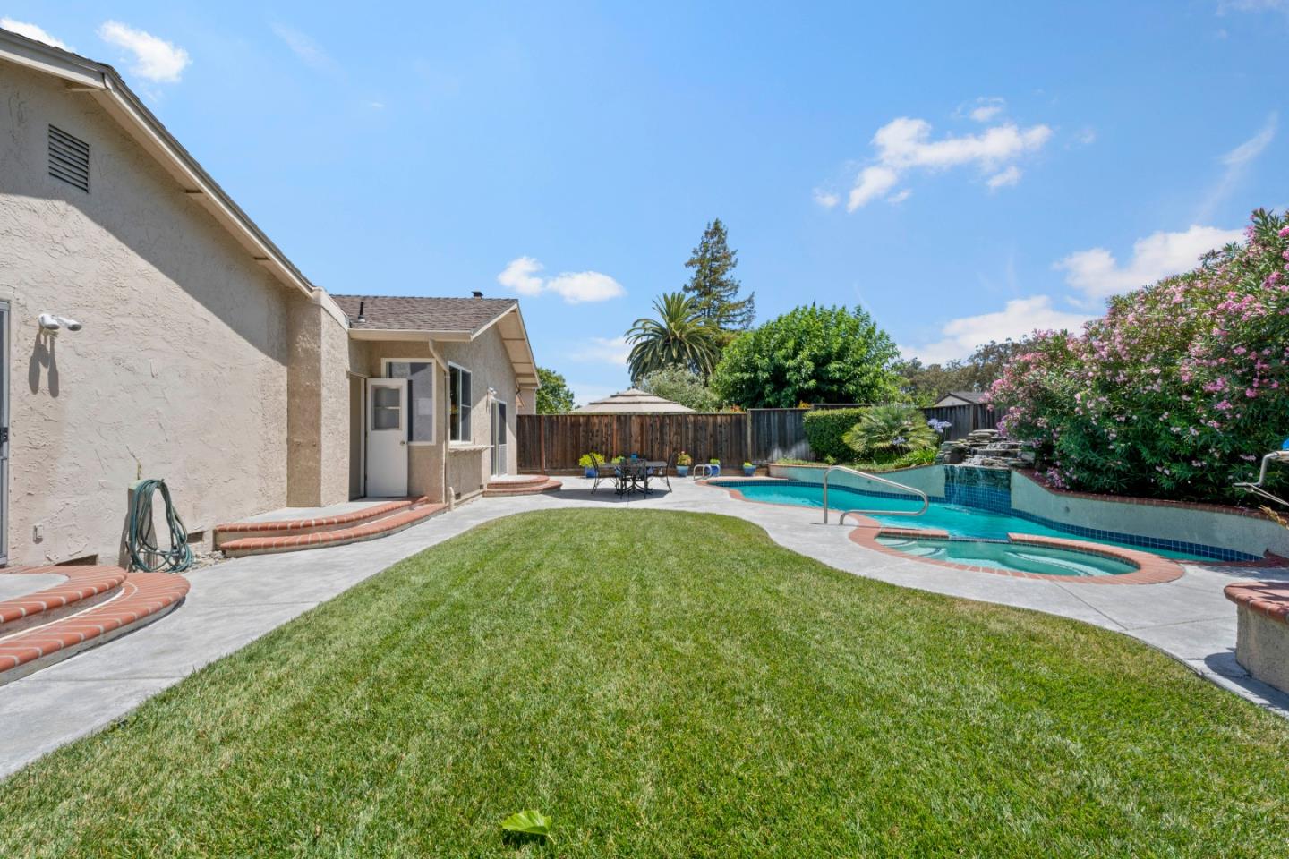 Detail Gallery Image 37 of 43 For 708 Blackfoot Ct, San Jose,  CA 95123 - 4 Beds | 2/1 Baths