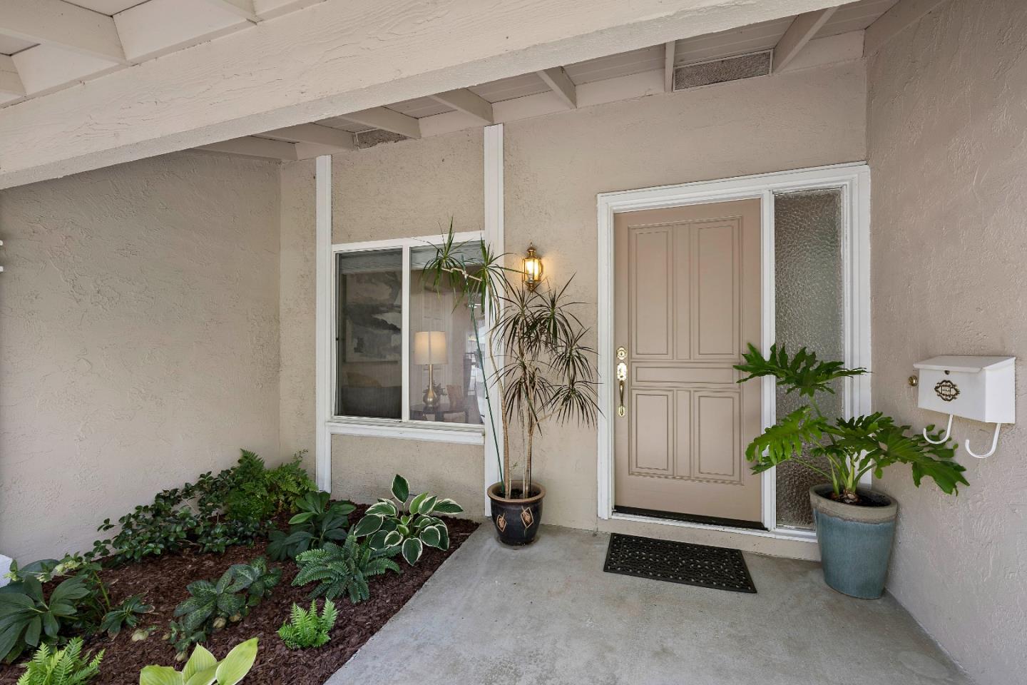 Detail Gallery Image 5 of 43 For 708 Blackfoot Ct, San Jose,  CA 95123 - 4 Beds | 2/1 Baths
