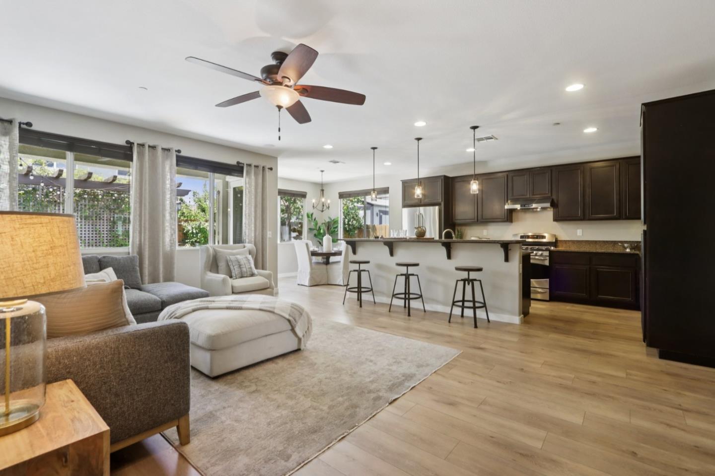 Detail Gallery Image 10 of 32 For 812 Geronimo St, Gilroy,  CA 95020 - 4 Beds | 2 Baths