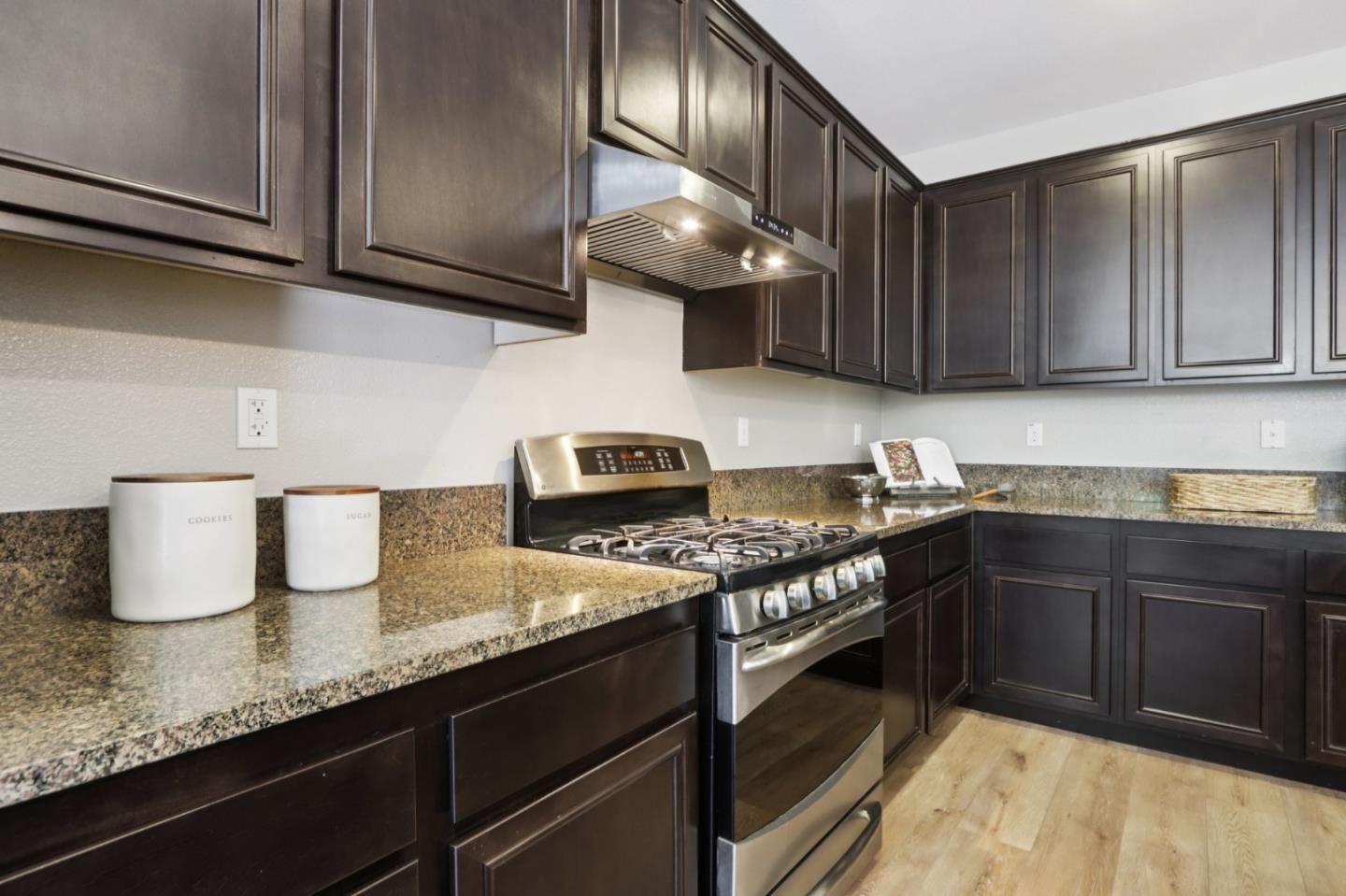 Detail Gallery Image 13 of 32 For 812 Geronimo St, Gilroy,  CA 95020 - 4 Beds | 2 Baths