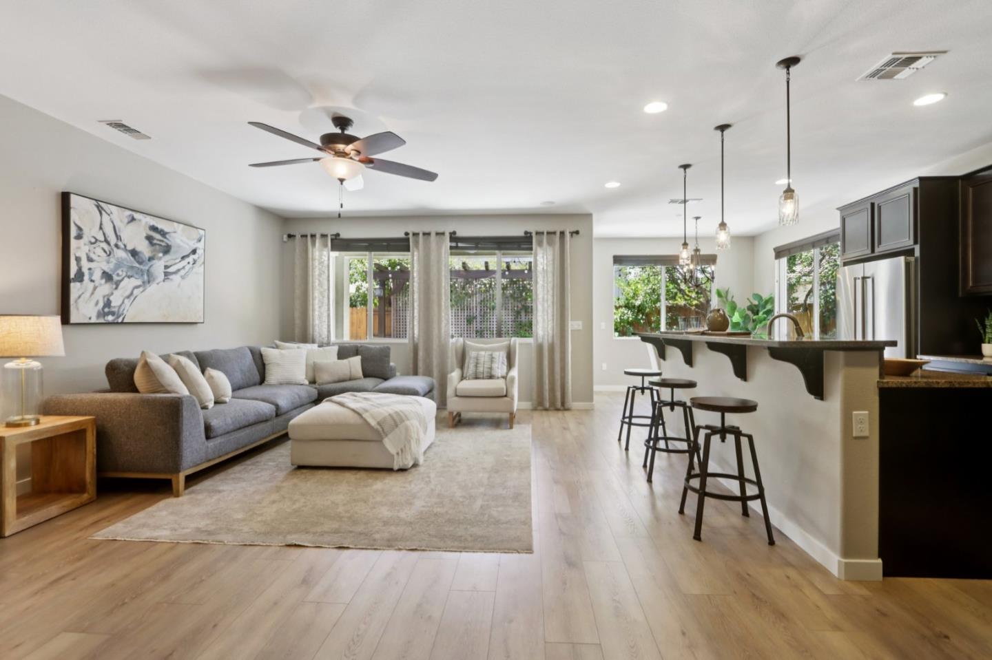 Detail Gallery Image 9 of 32 For 812 Geronimo St, Gilroy,  CA 95020 - 4 Beds | 2 Baths