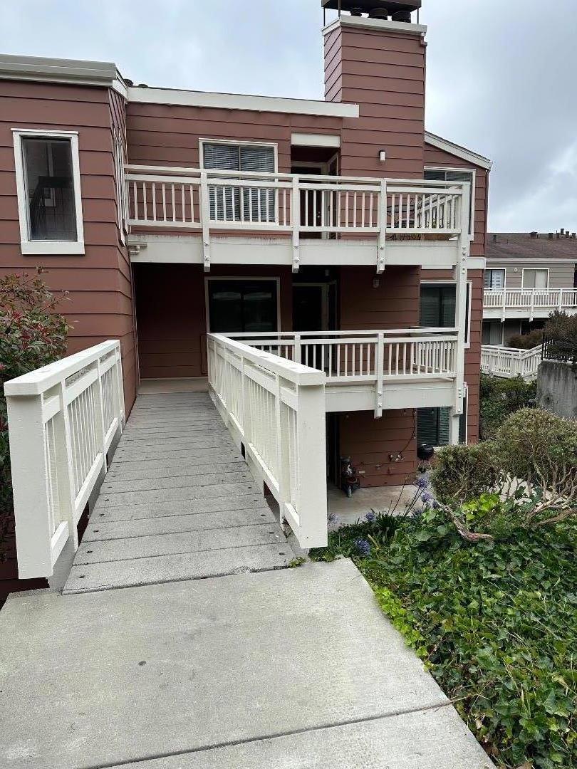 Detail Gallery Image 2 of 48 For 808 Red Leaf Ct, San Francisco,  CA 94134 - 2 Beds | 2 Baths