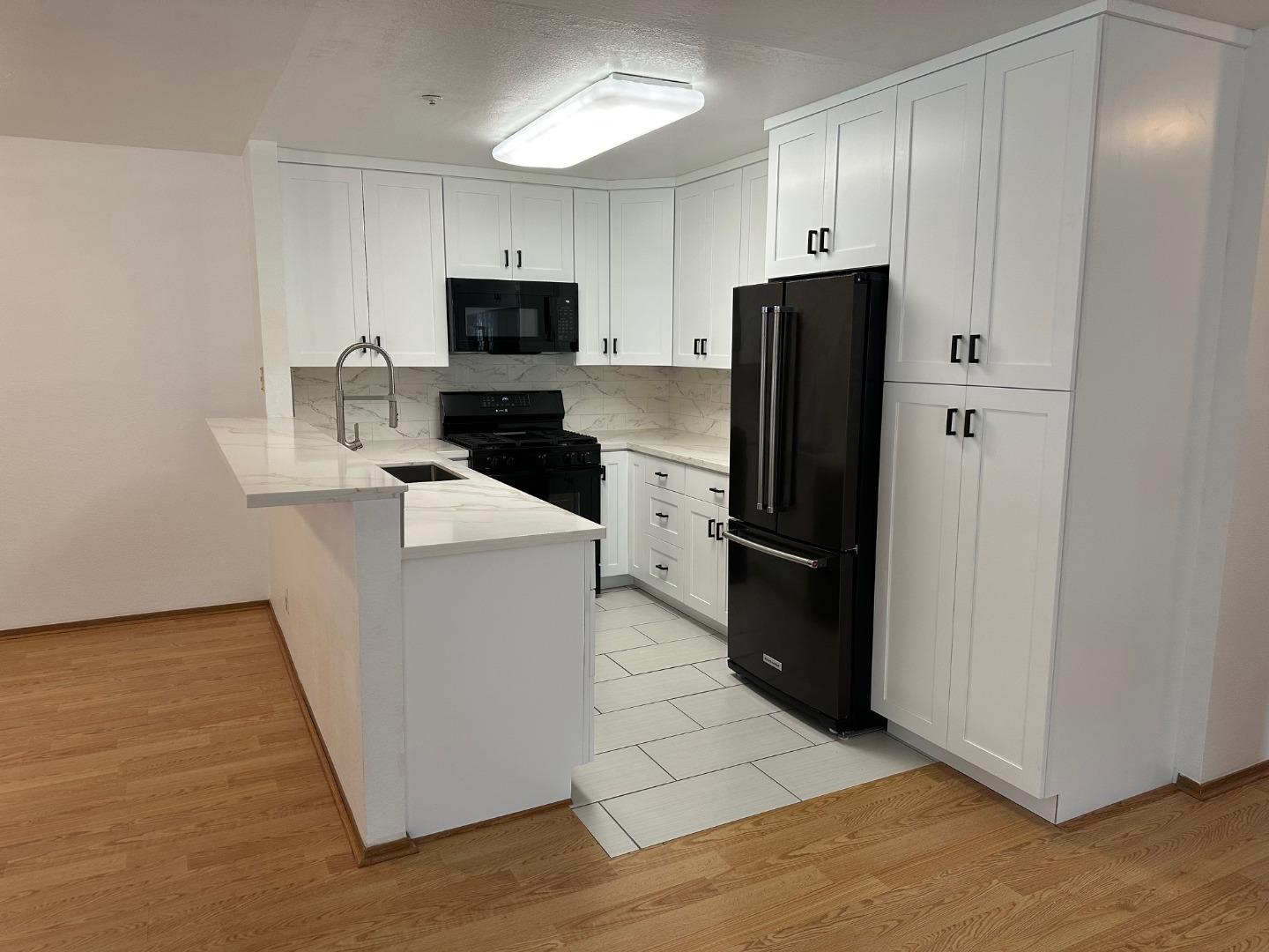 Detail Gallery Image 23 of 48 For 808 Red Leaf Ct, San Francisco,  CA 94134 - 2 Beds | 2 Baths
