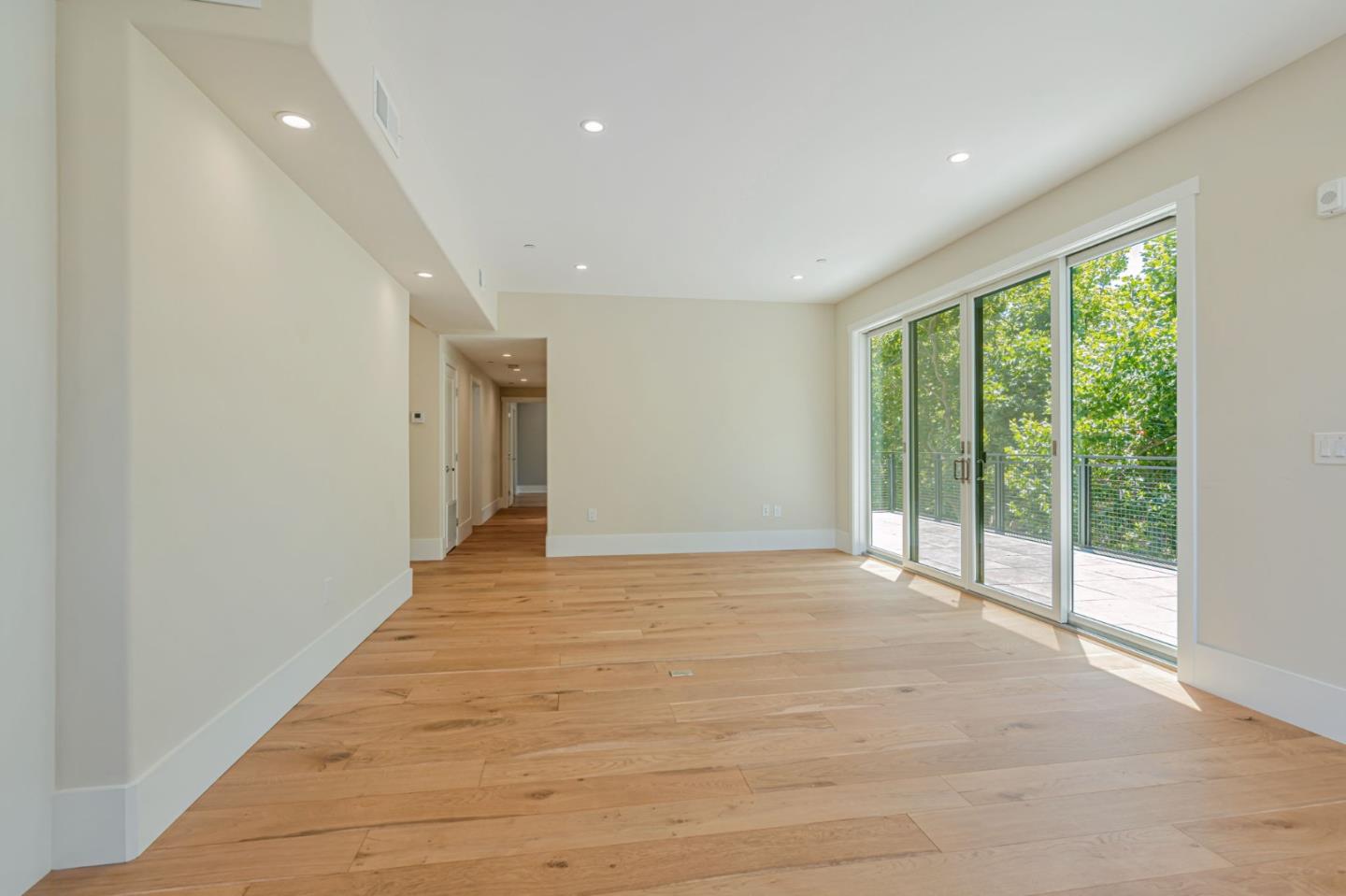 Detail Gallery Image 21 of 38 For 1667 San Carlos Ave #301,  San Carlos,  CA 94070 - 2 Beds | 2 Baths
