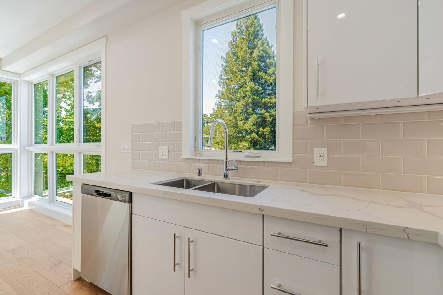 Detail Gallery Image 22 of 38 For 1667 San Carlos Ave #301,  San Carlos,  CA 94070 - 2 Beds | 2 Baths