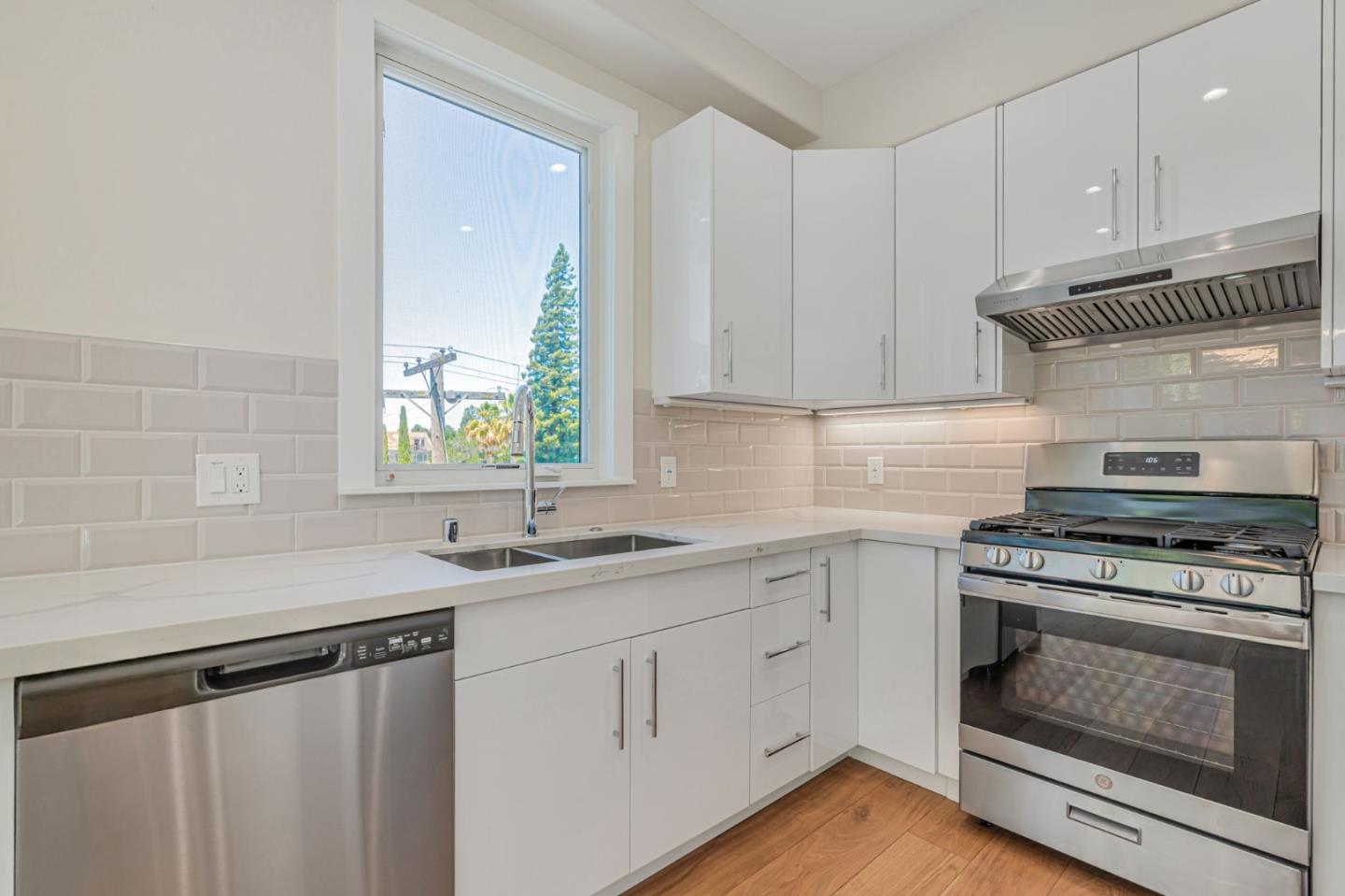 Detail Gallery Image 23 of 38 For 1667 San Carlos Ave #301,  San Carlos,  CA 94070 - 2 Beds | 2 Baths