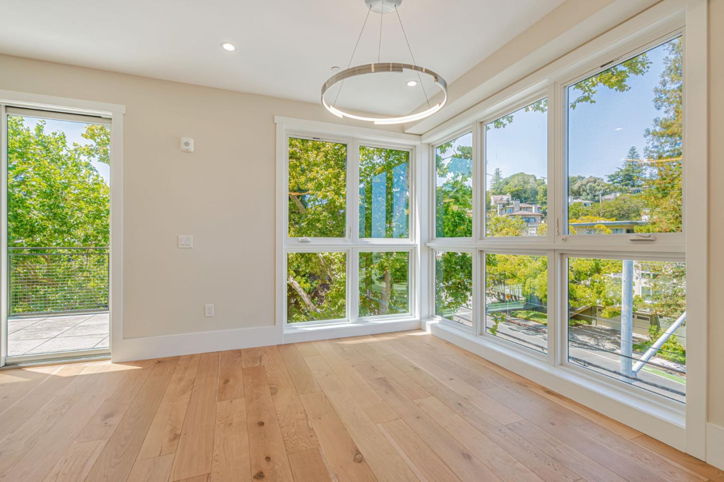 Detail Gallery Image 25 of 38 For 1667 San Carlos Ave #301,  San Carlos,  CA 94070 - 2 Beds | 2 Baths