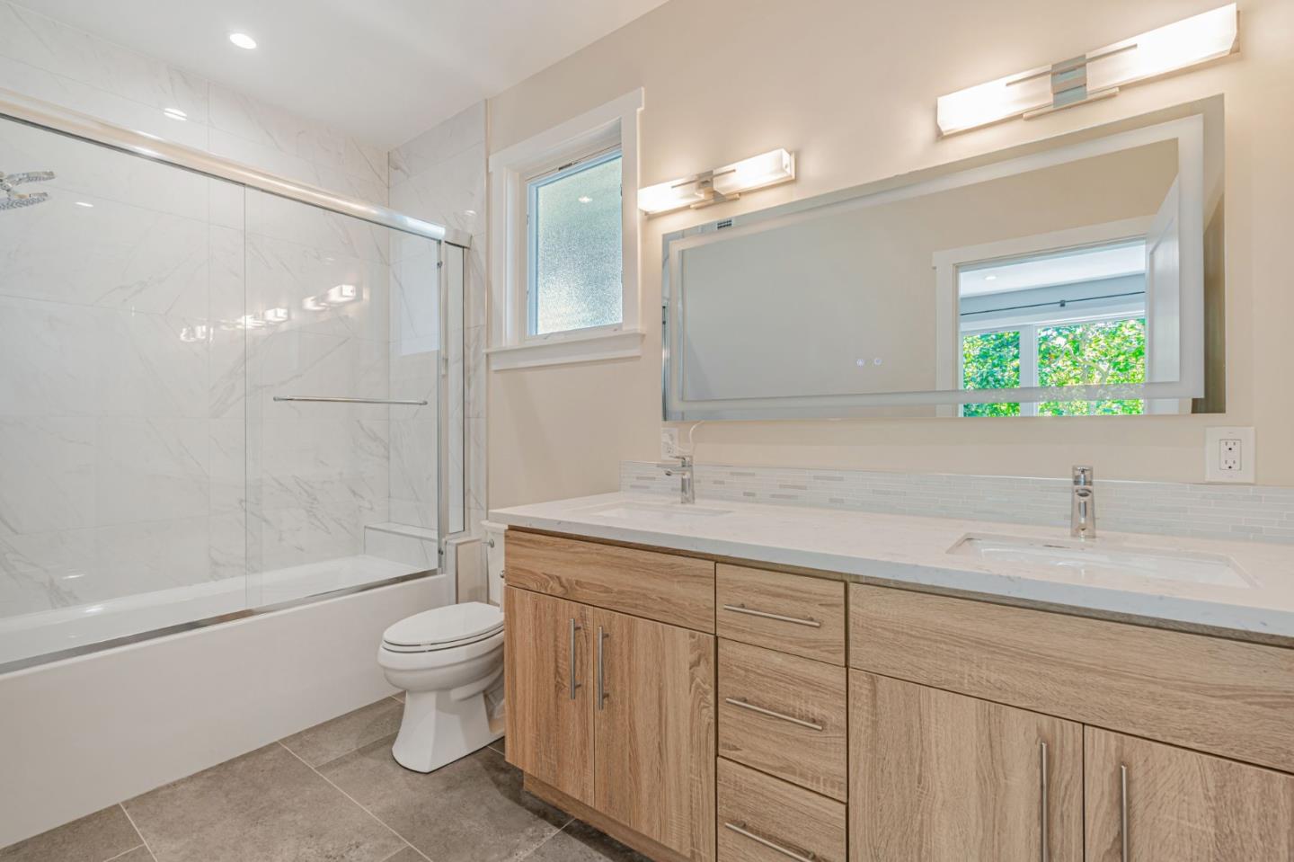 Detail Gallery Image 28 of 38 For 1667 San Carlos Ave #301,  San Carlos,  CA 94070 - 2 Beds | 2 Baths
