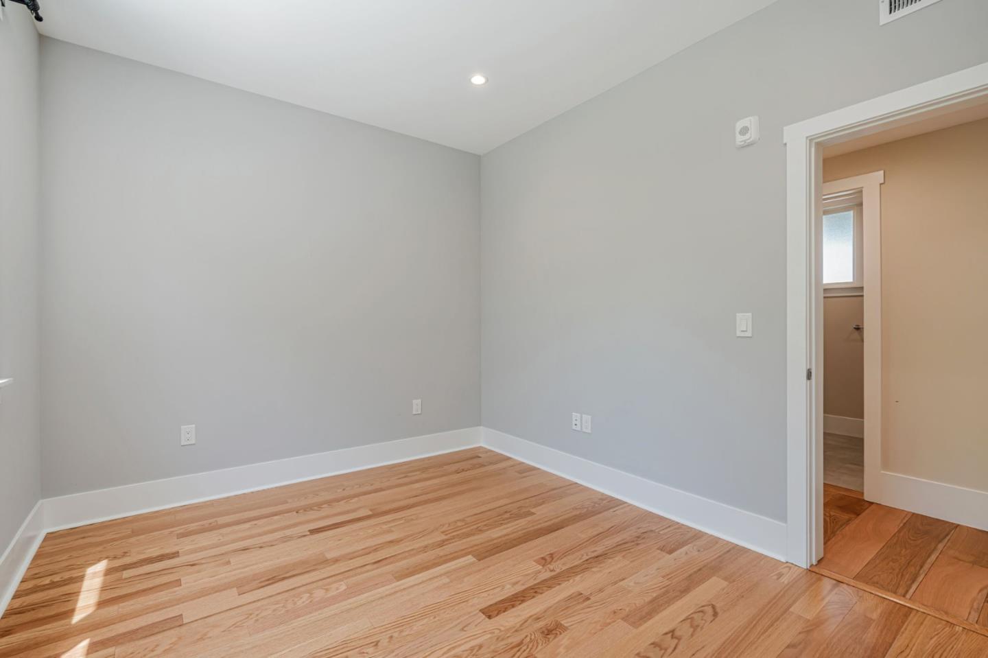 Detail Gallery Image 30 of 38 For 1667 San Carlos Ave #301,  San Carlos,  CA 94070 - 2 Beds | 2 Baths