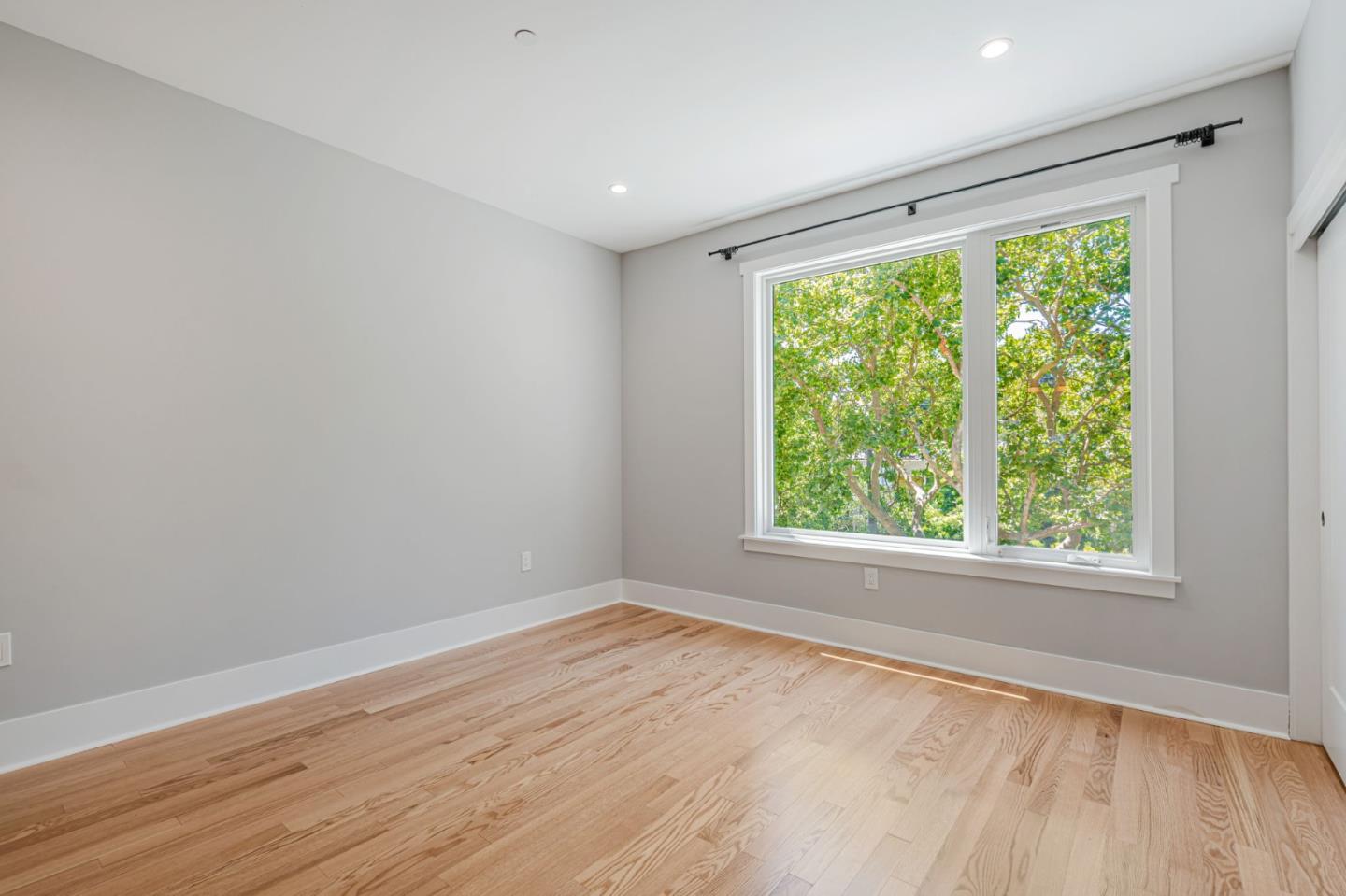 Detail Gallery Image 31 of 38 For 1667 San Carlos Ave #301,  San Carlos,  CA 94070 - 2 Beds | 2 Baths