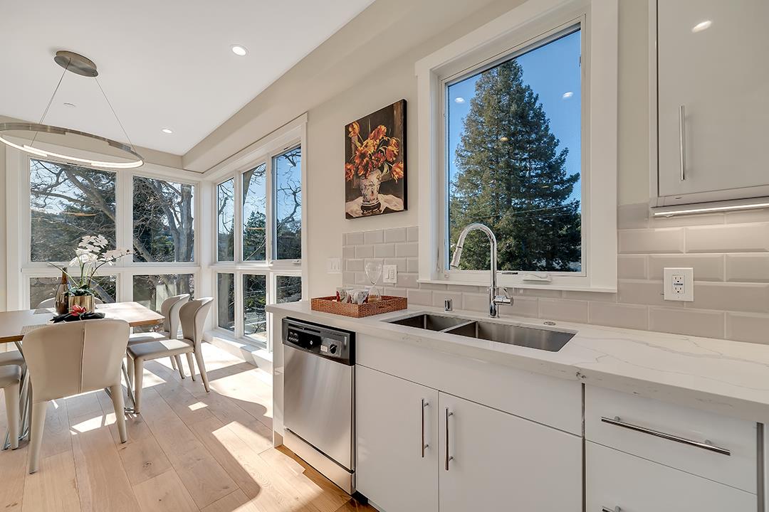 Detail Gallery Image 7 of 38 For 1667 San Carlos Ave #301,  San Carlos,  CA 94070 - 2 Beds | 2 Baths